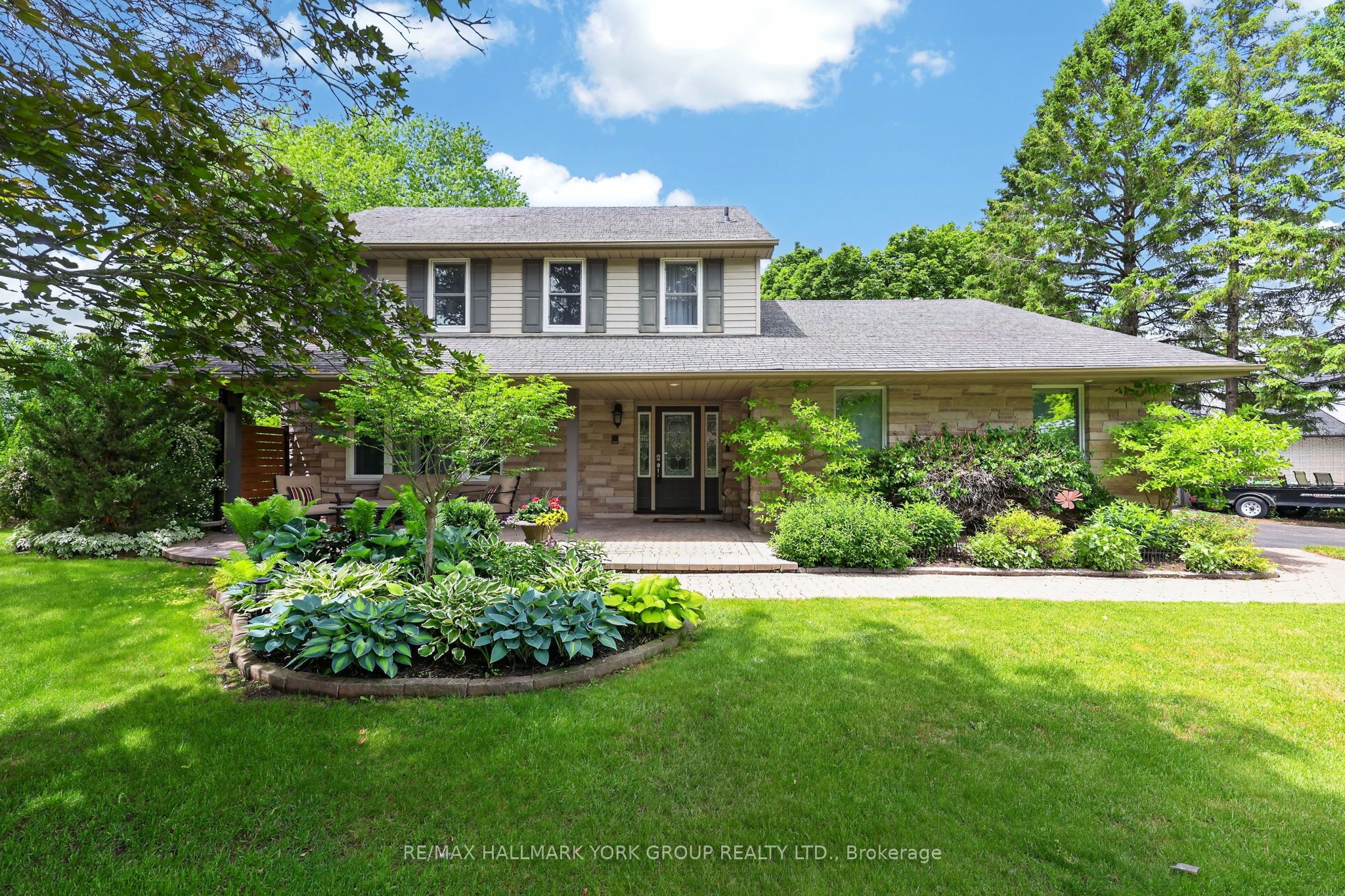 8 Grant Court