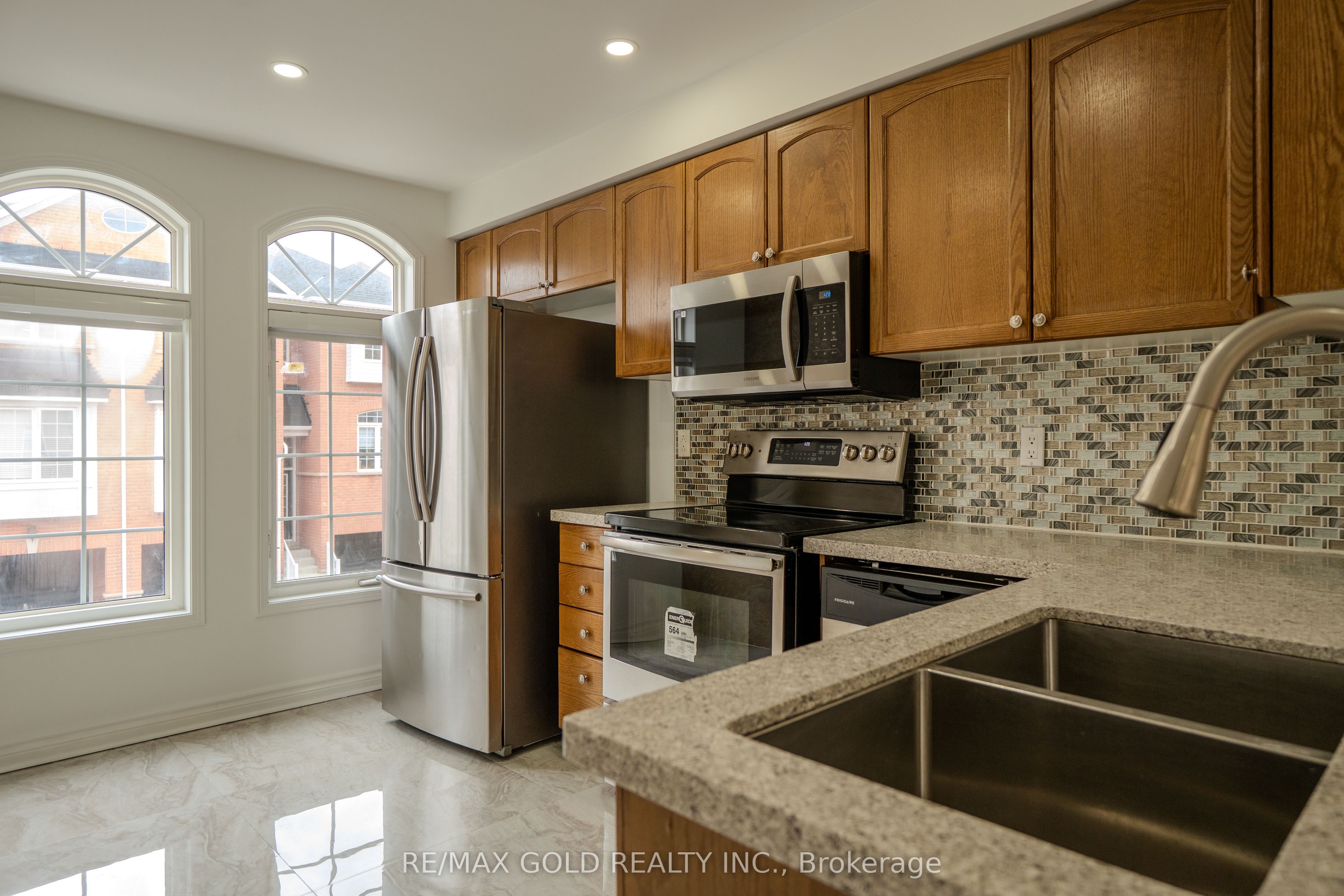 7059 Fairmeadow Crescent