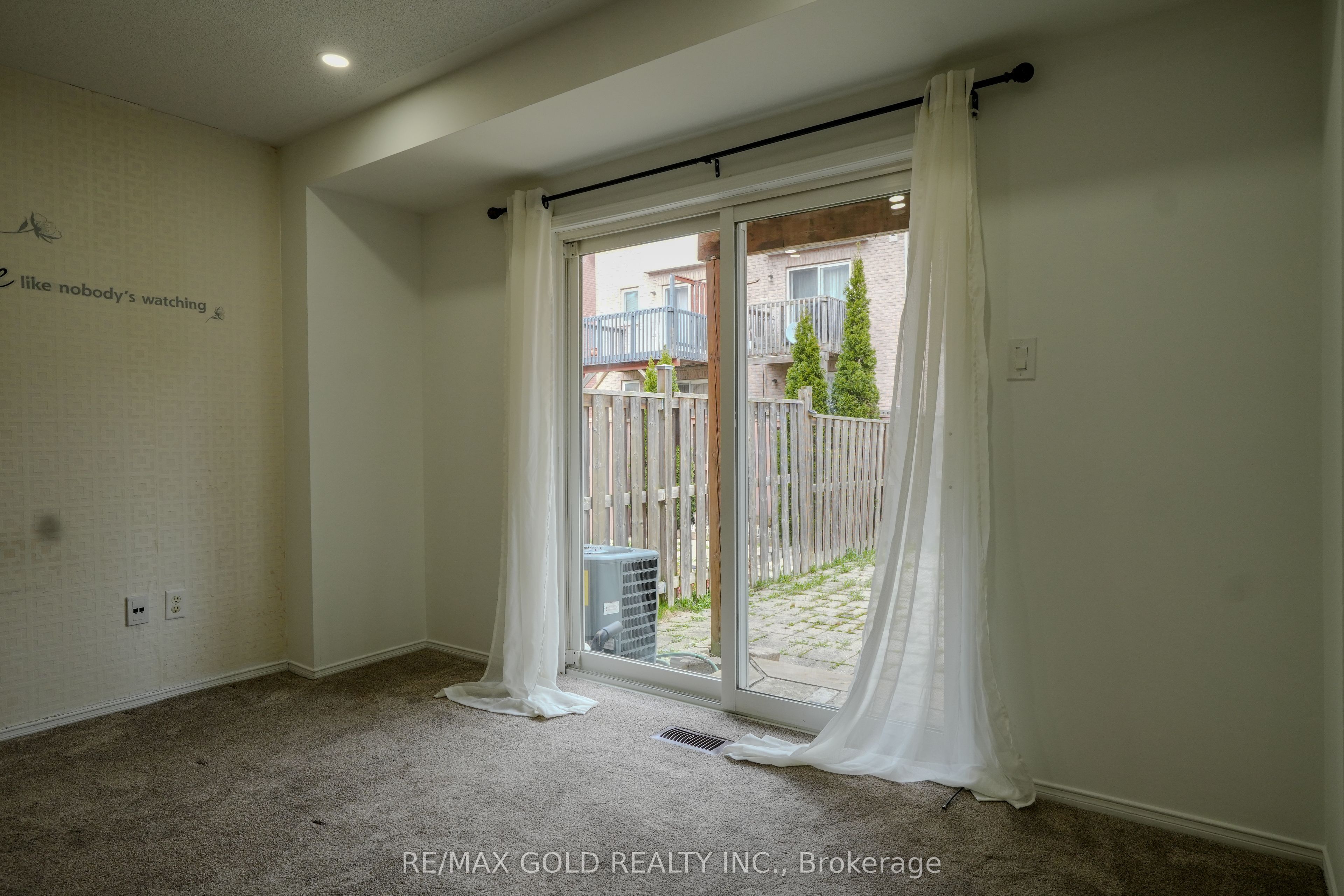 7059 Fairmeadow Crescent
