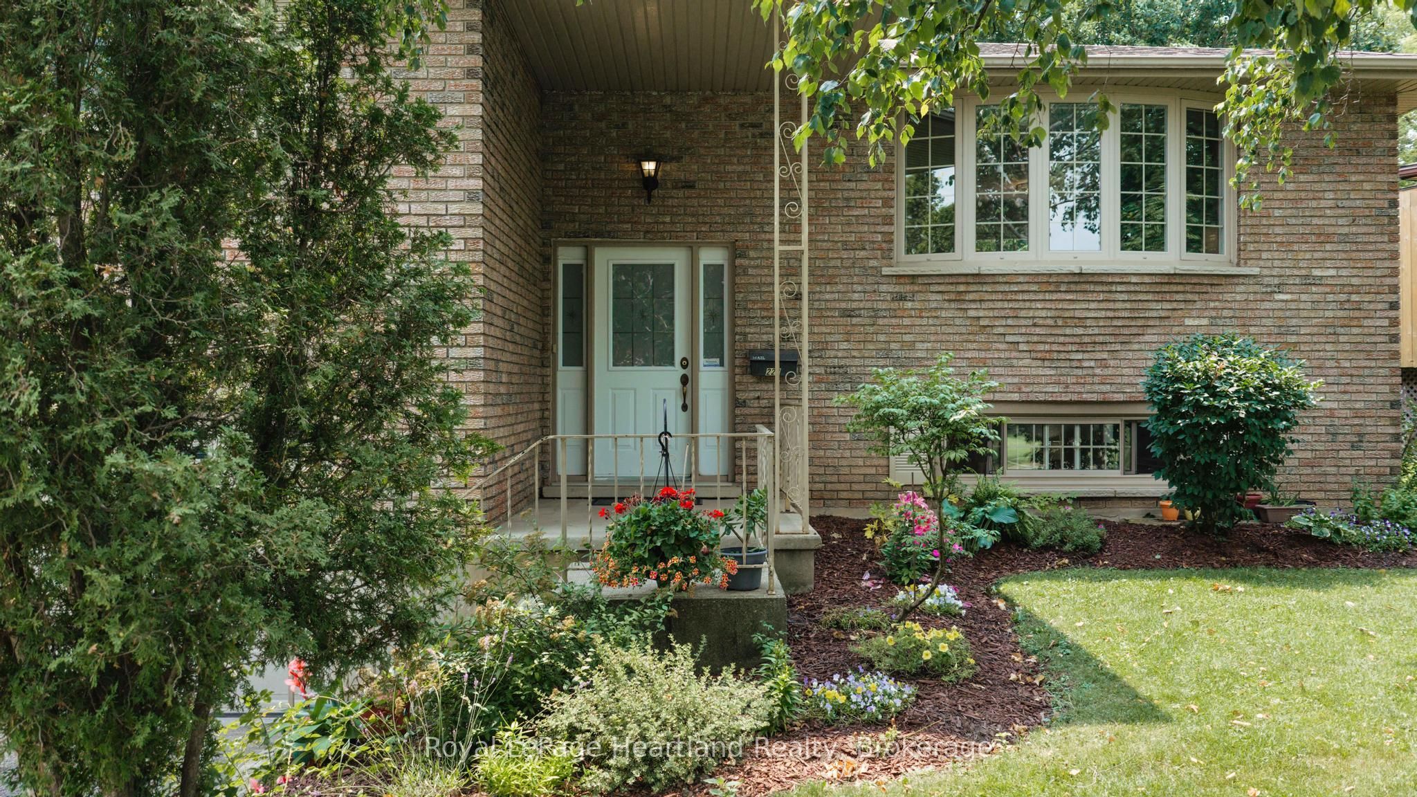 223 Kemp Crescent