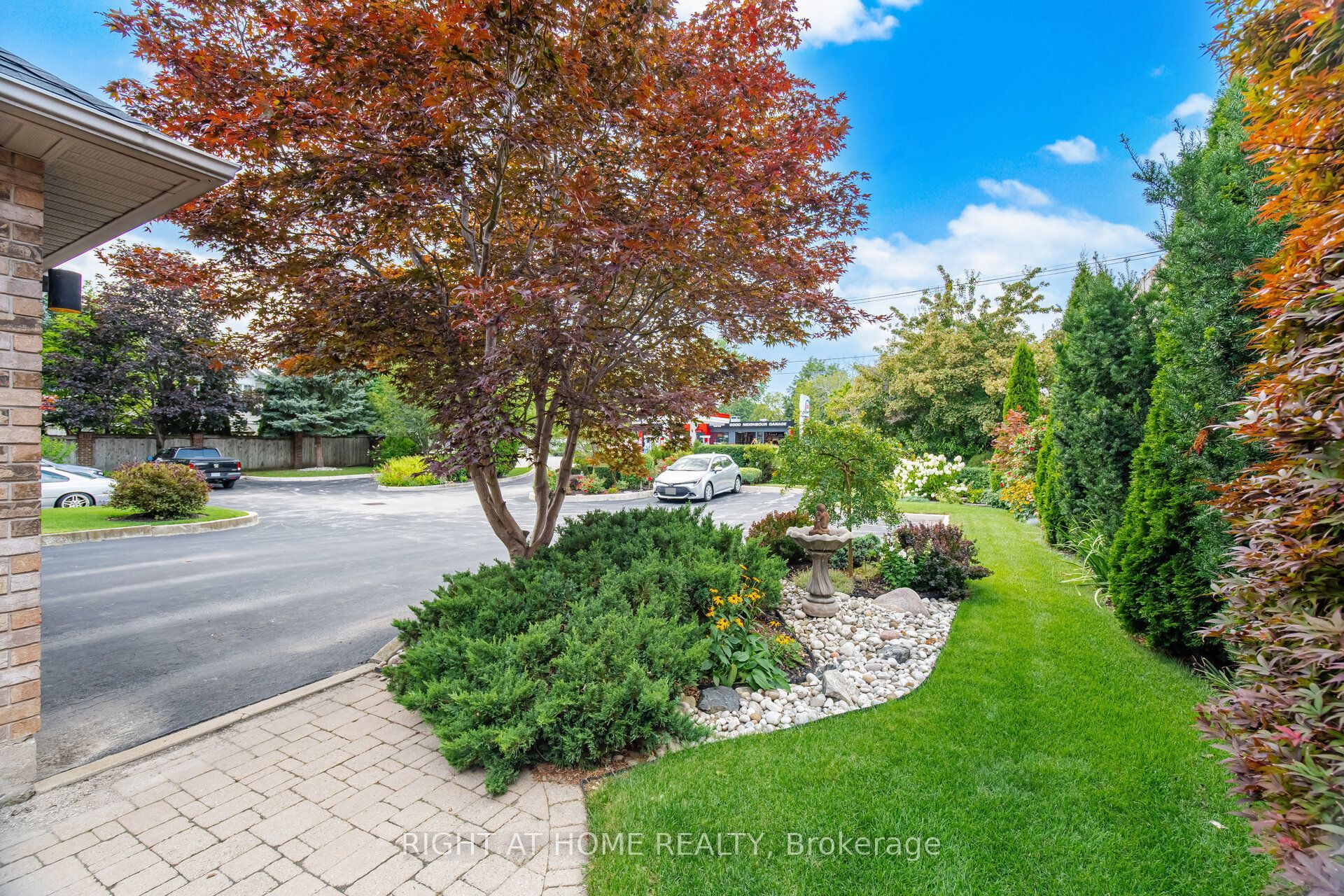 3064 Lakeshore Road W