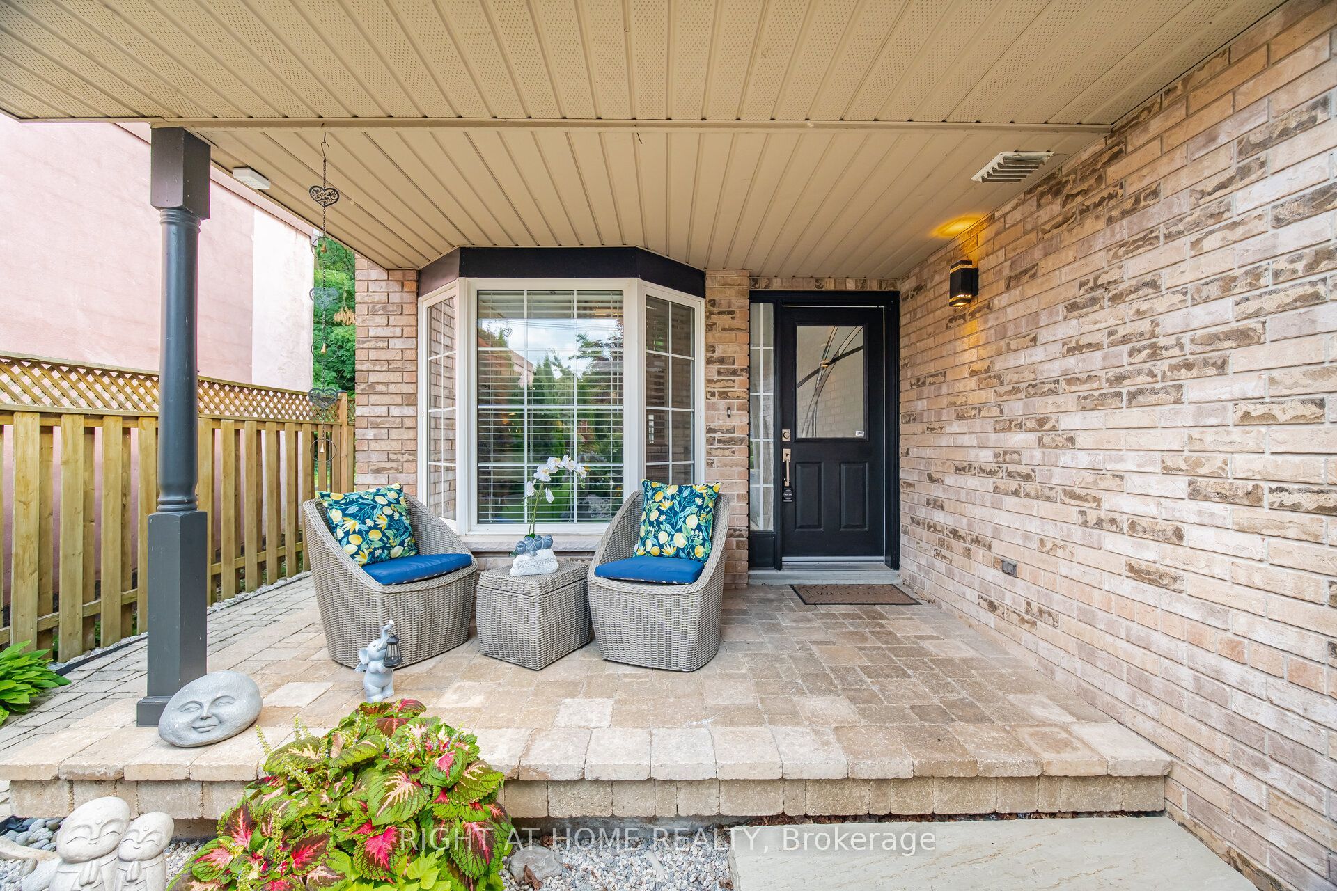 3064 Lakeshore Road W