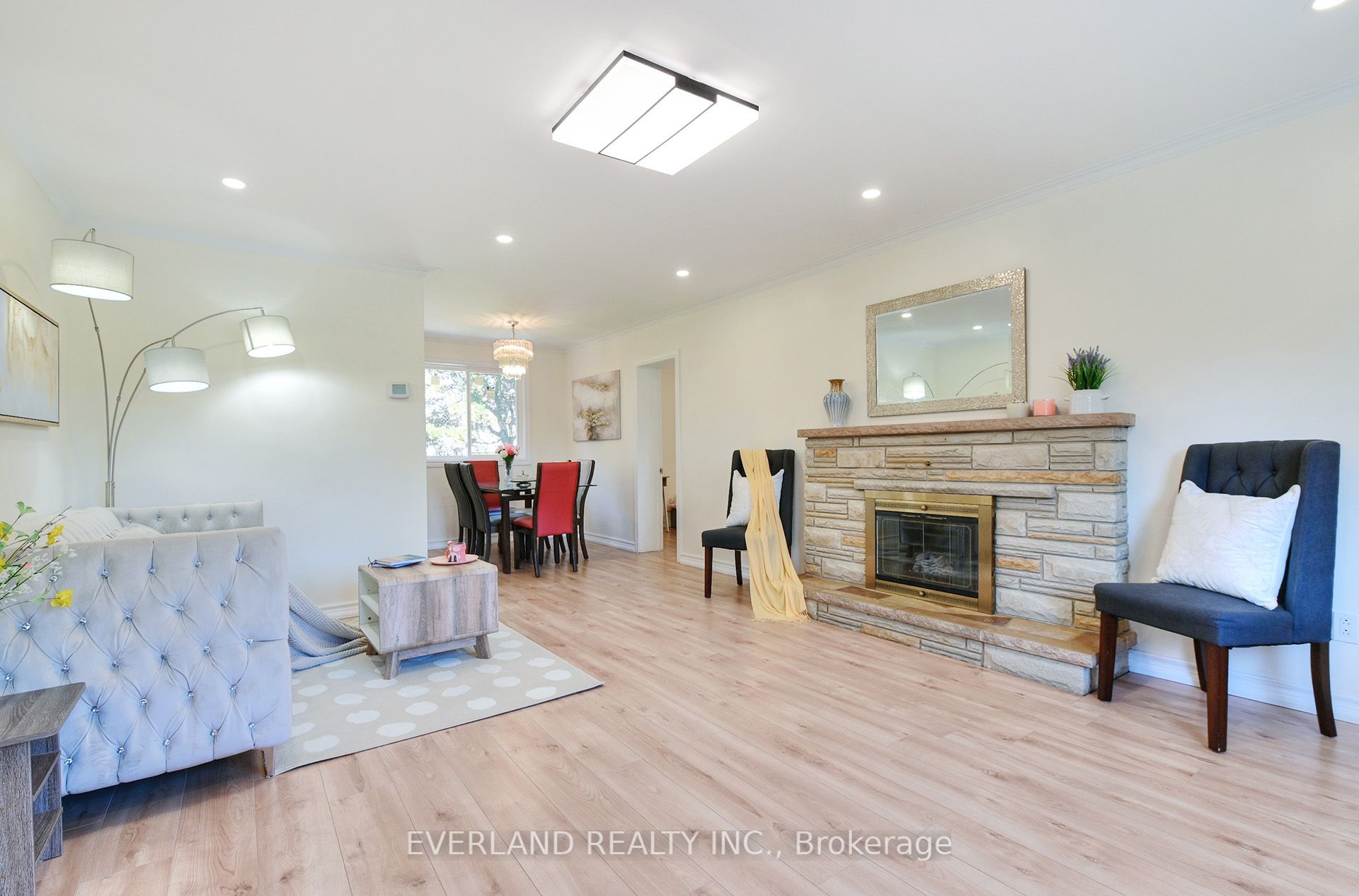 52 Fairglen Avenue