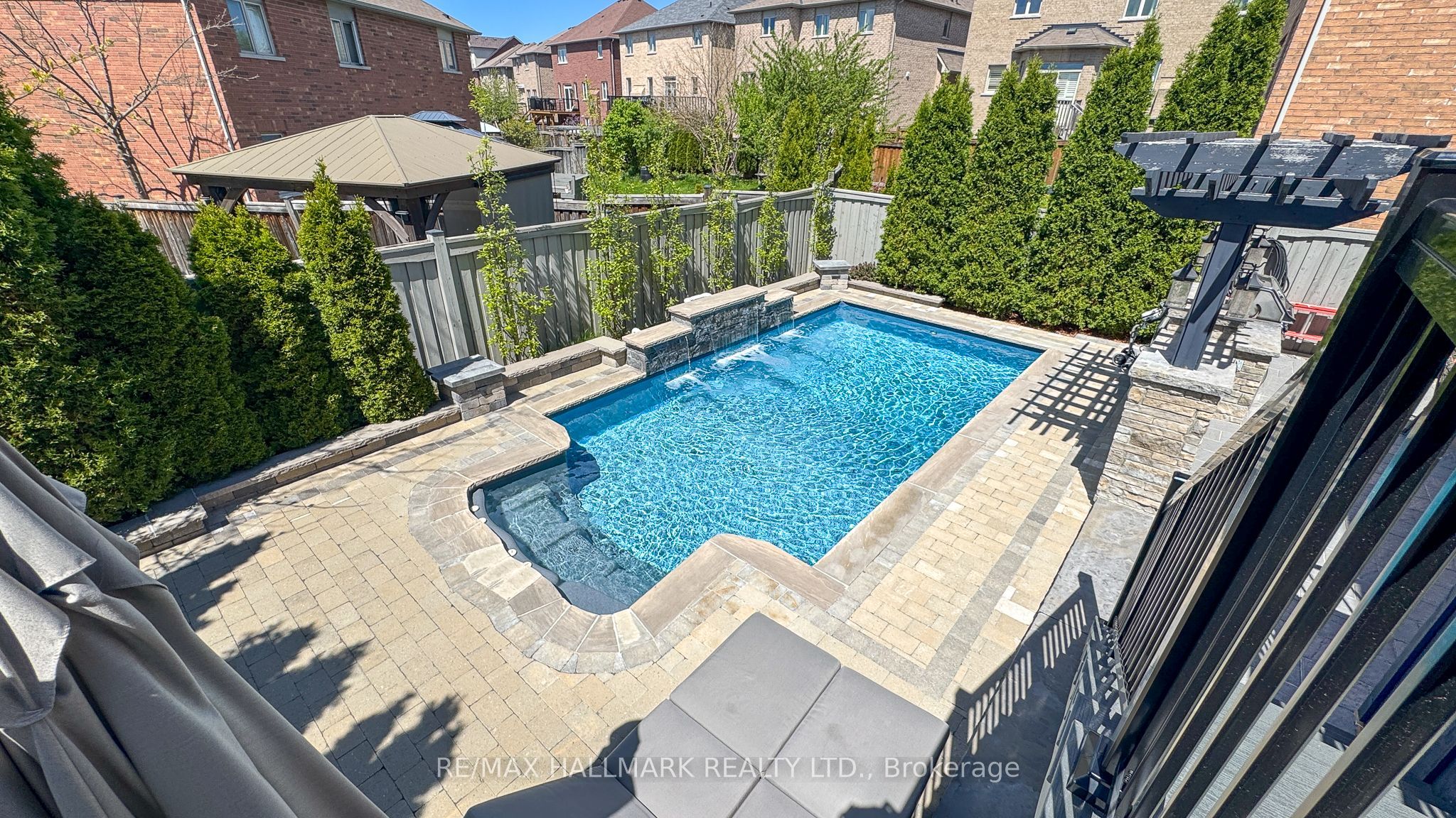 1135 Cenotaph Boulevard