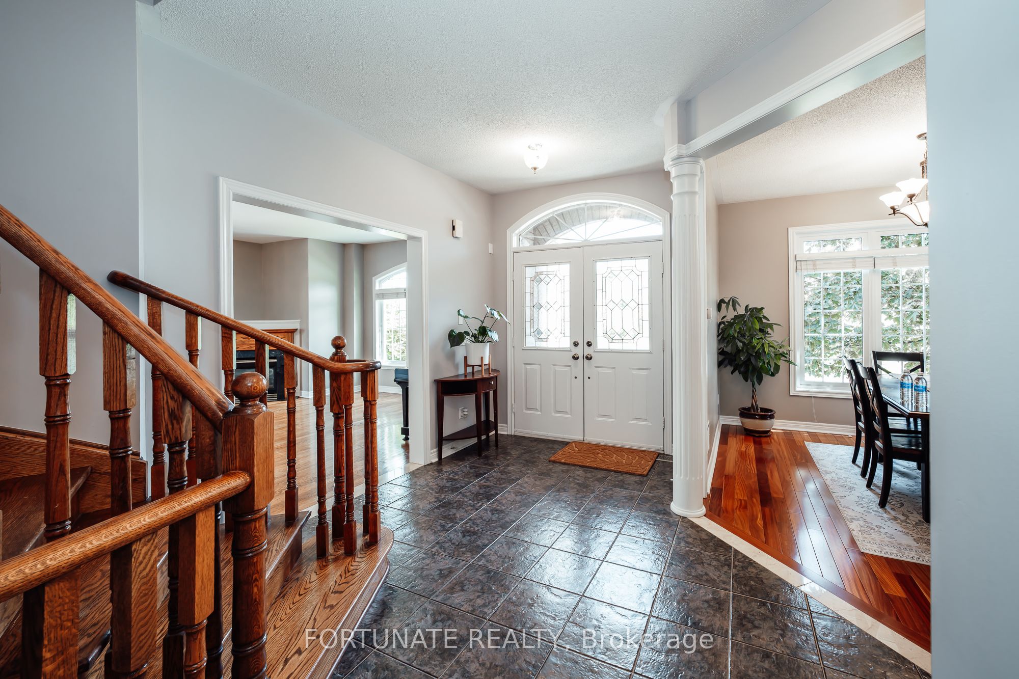2071 Pinevalley Crescent
