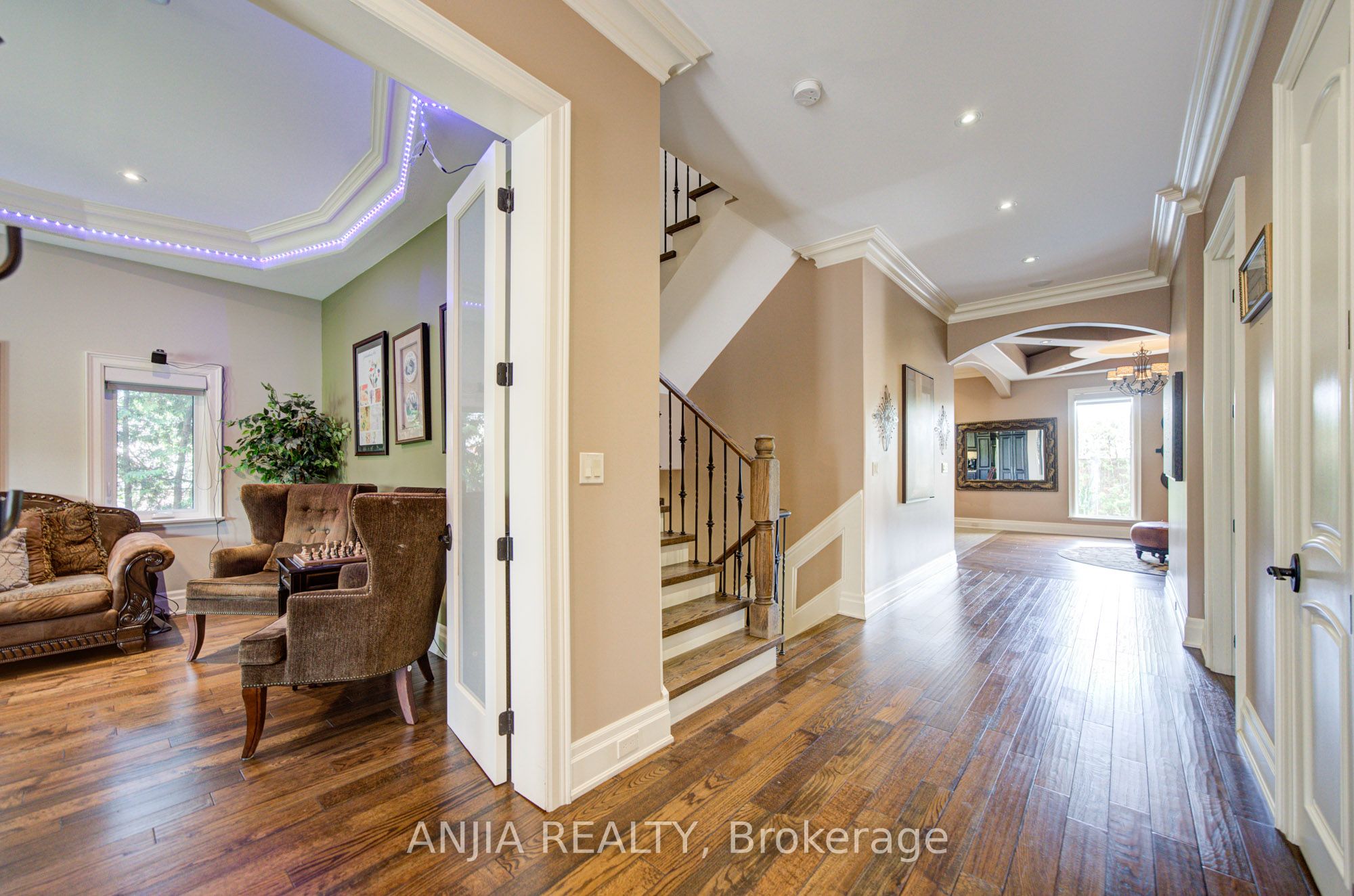 452 Fernleigh Circle S
