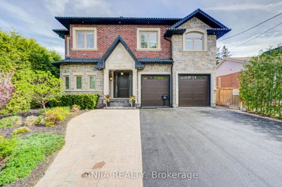452 Fernleigh Circle S Richmond Hill ON L4C 1E6