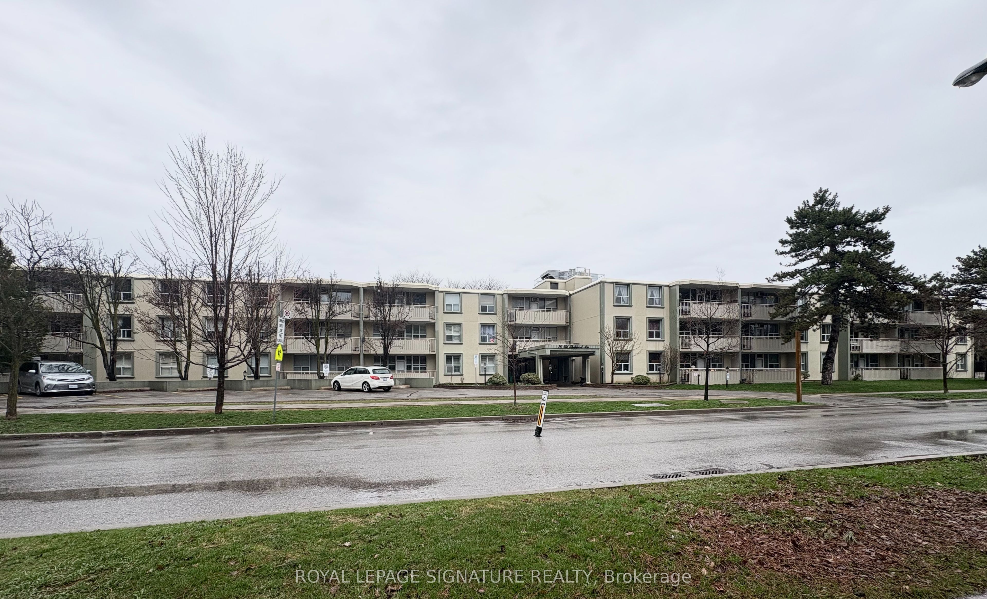 70 Old Sheppard Avenue 112