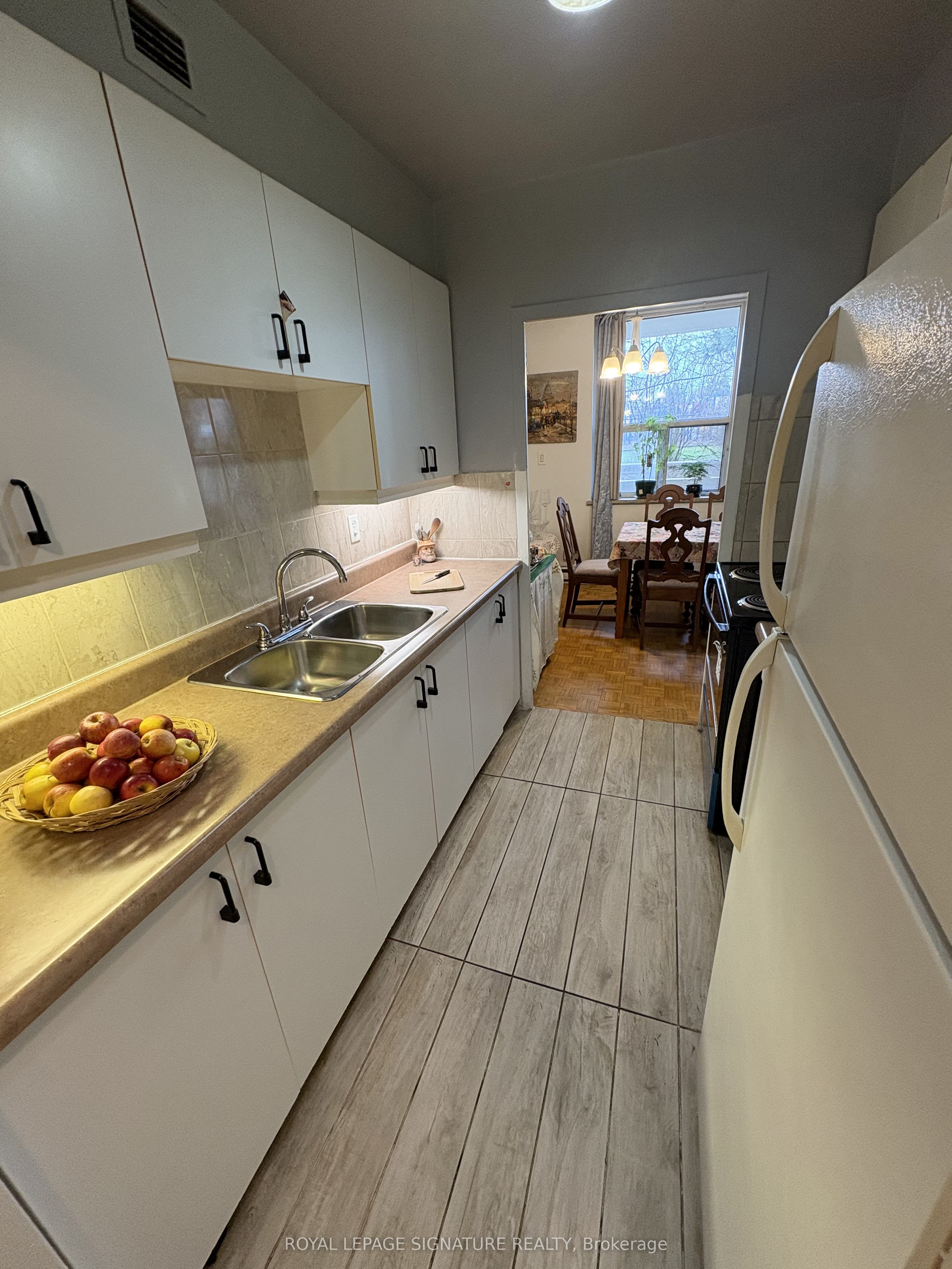 70 Old Sheppard Avenue 112