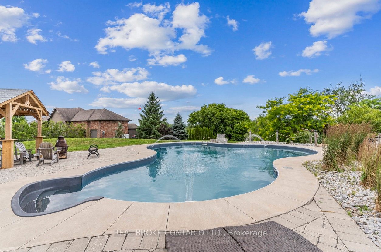 27 Bagshaw Crescent