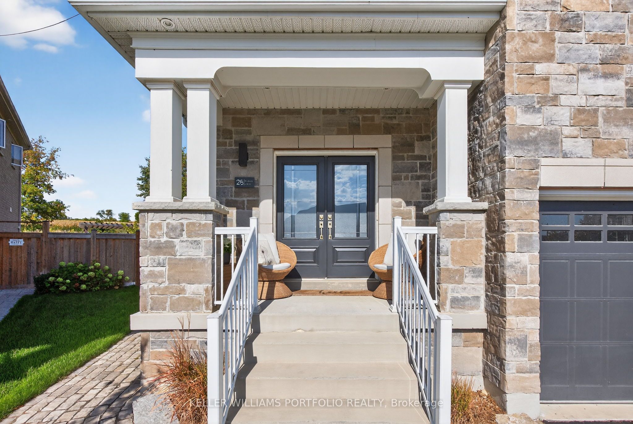 28 Manor Glen Crescent