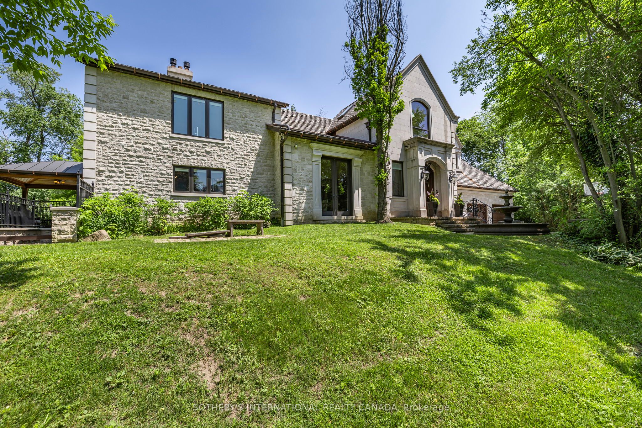 43 Woodland Acres Crescent