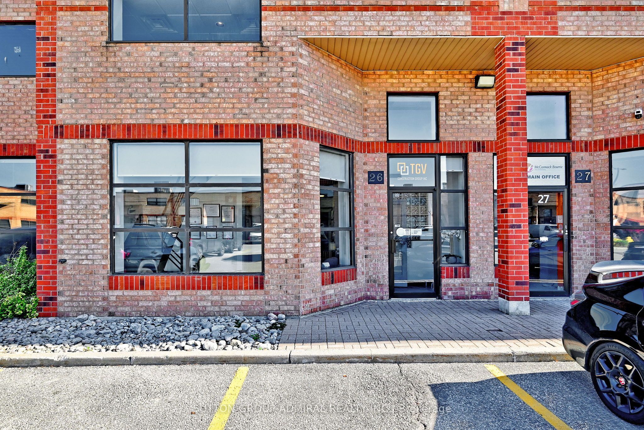 160 Applewood Crescent 26
