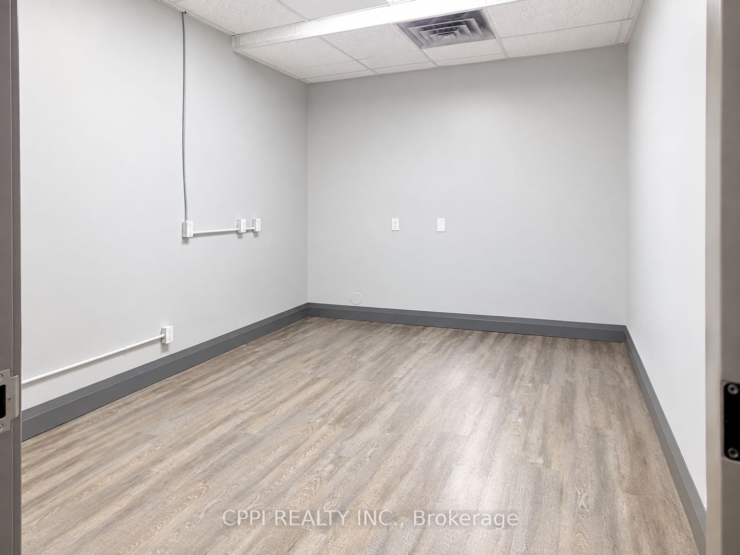 92 Church Street S Internal Office