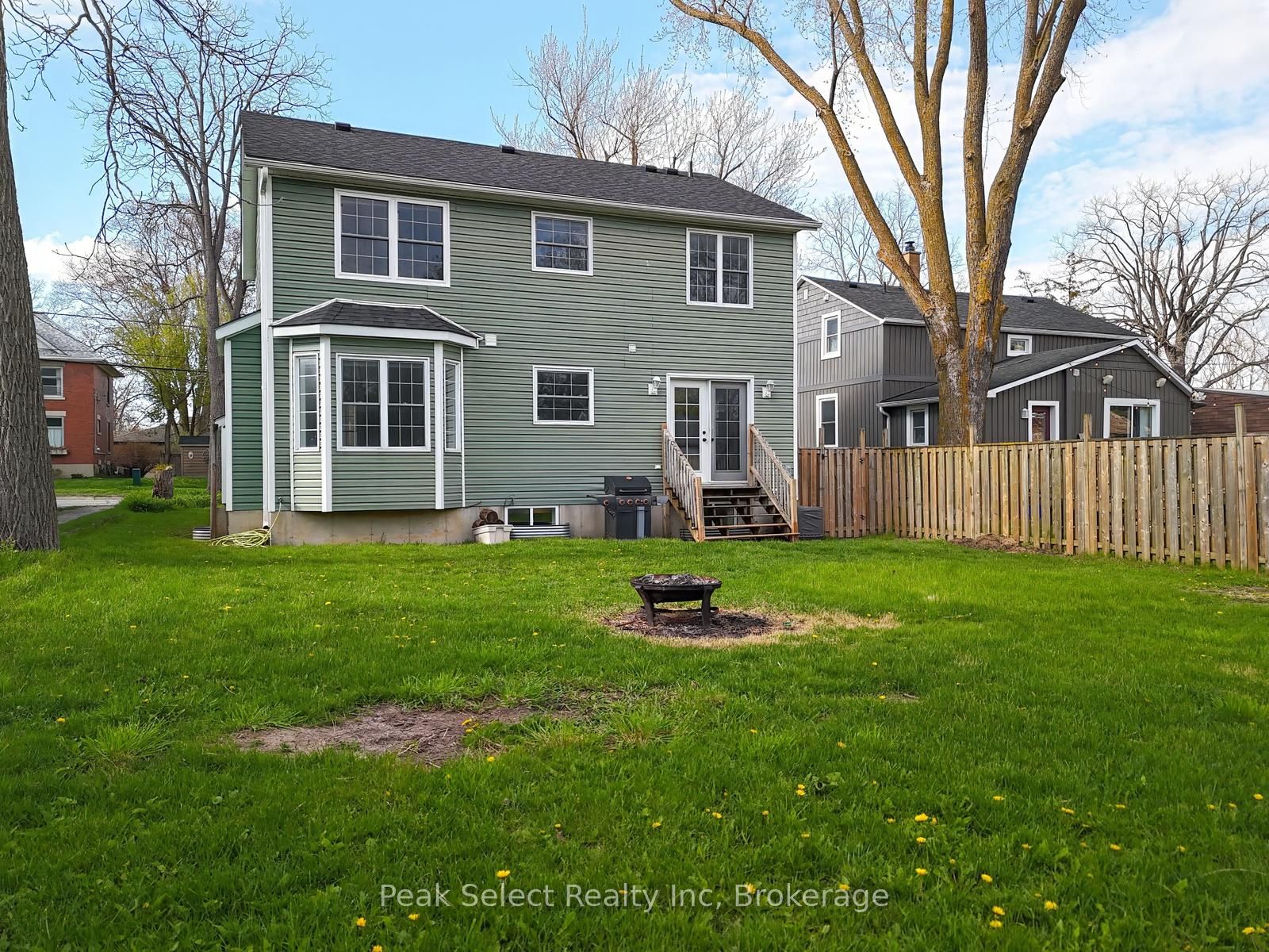 202 Queen Street W