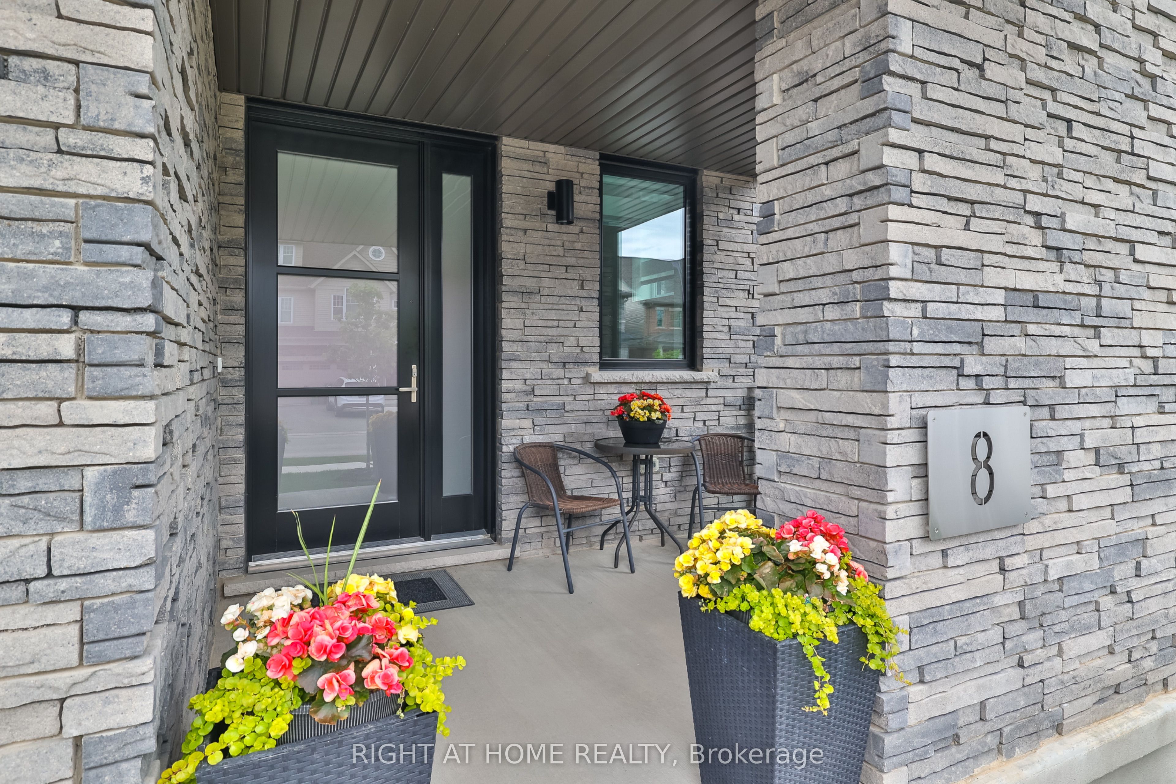 8 Ryder Avenue