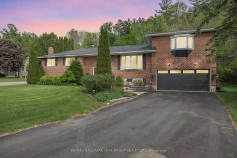14 Anchor Court East Gwillimbury ON L9N 1G1