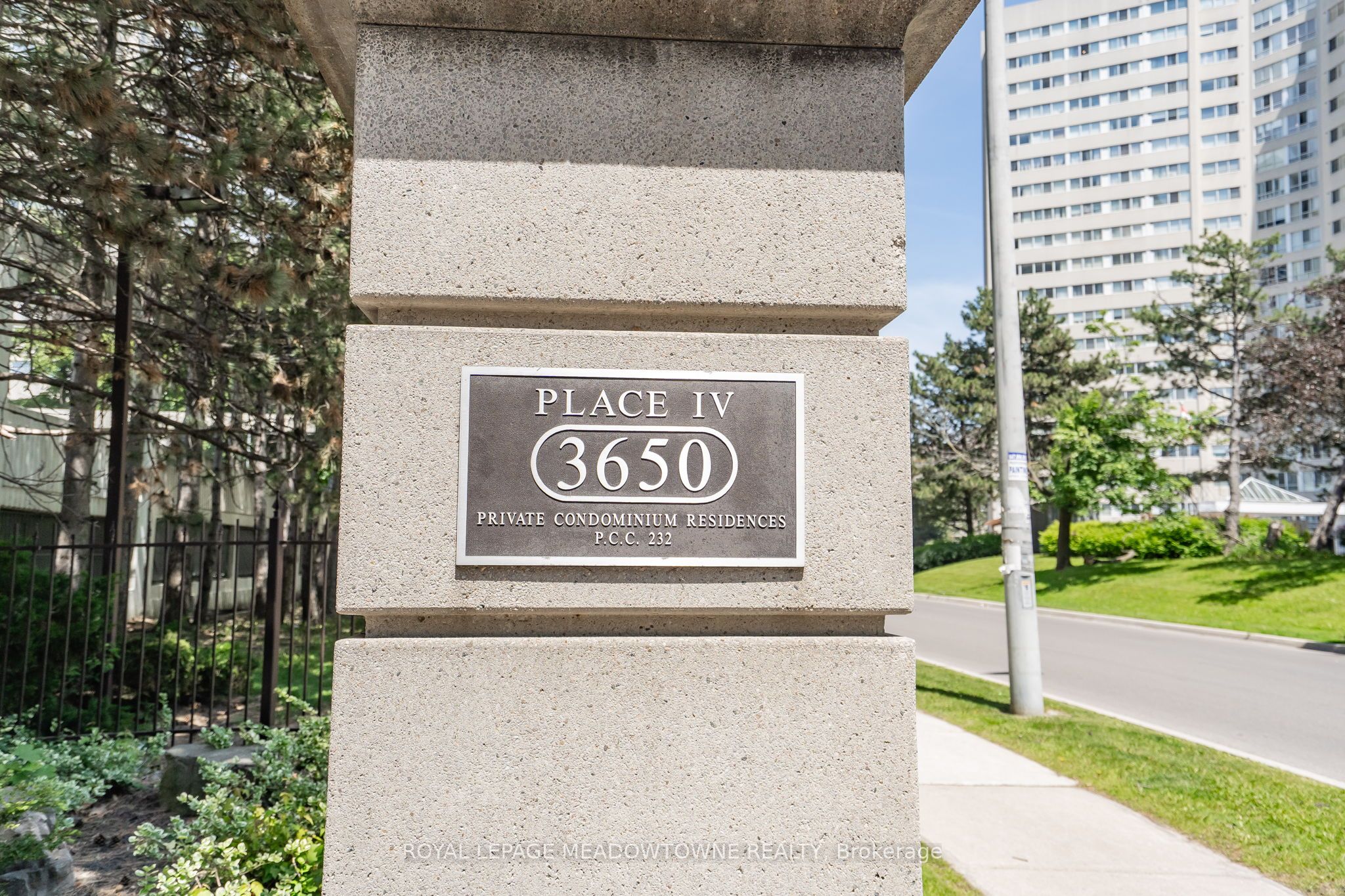 3650 Kaneff Crescent 3303
