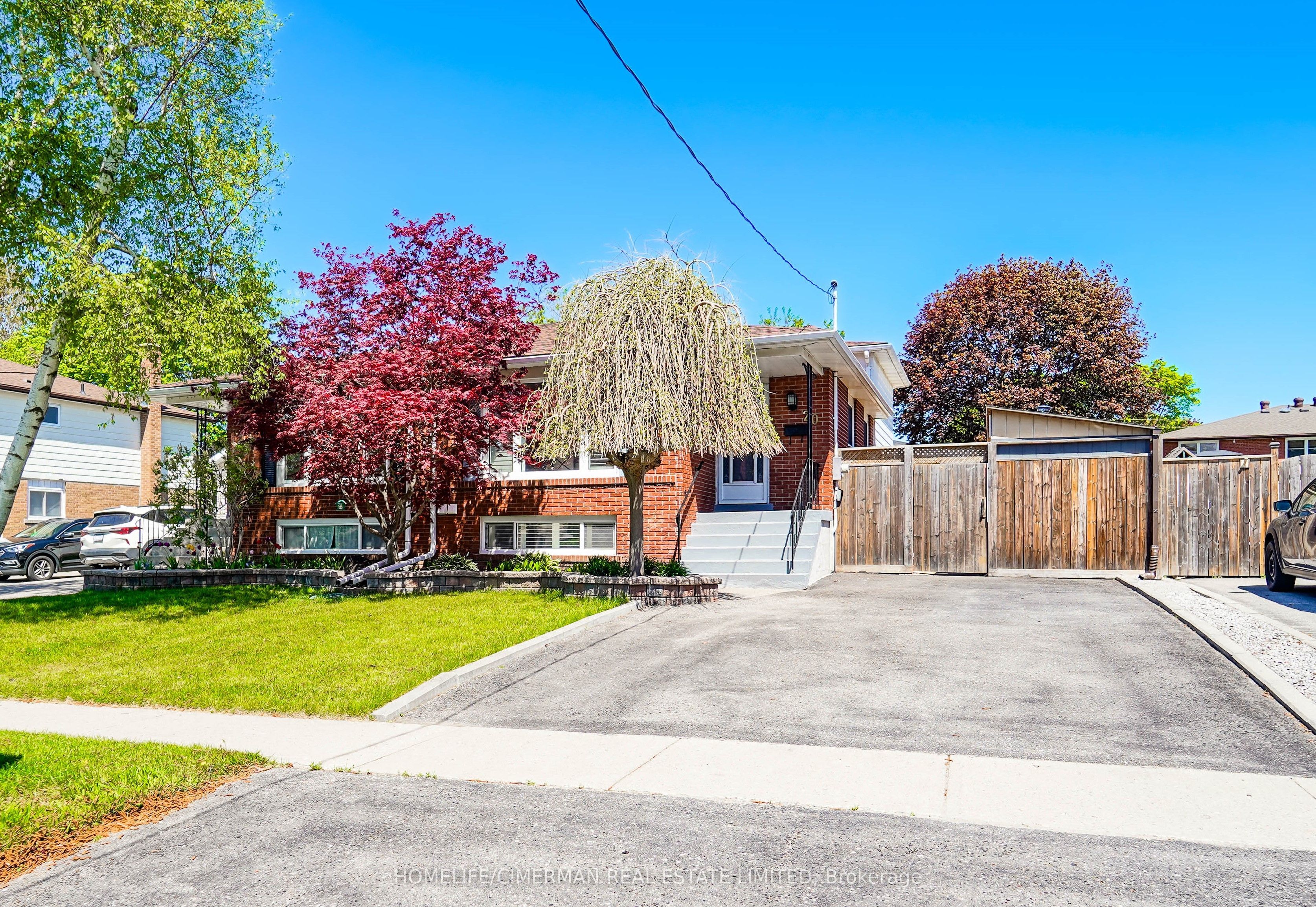 20 Lawrence Crescent