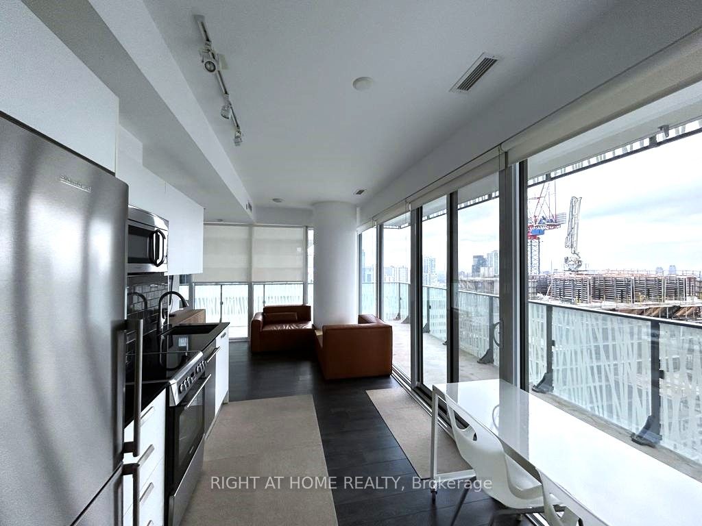 42 Charles Street E 2802