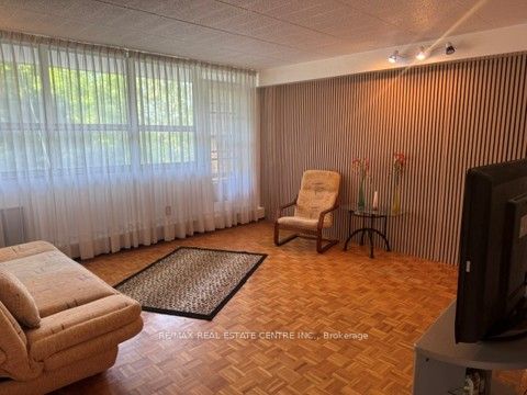 3625 Lake Shore Boulevard W 407