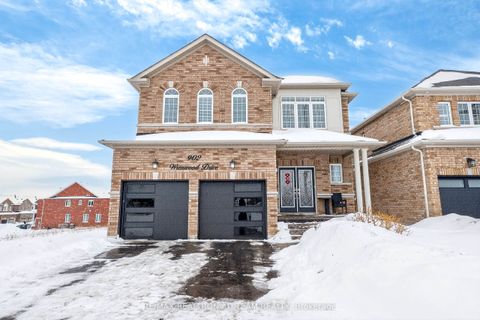 902 Wrenwood Drive Oshawa ON L1K 0W1