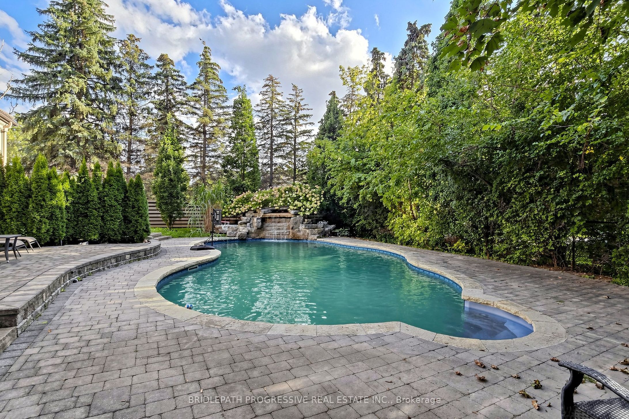 2 Thornlea Court