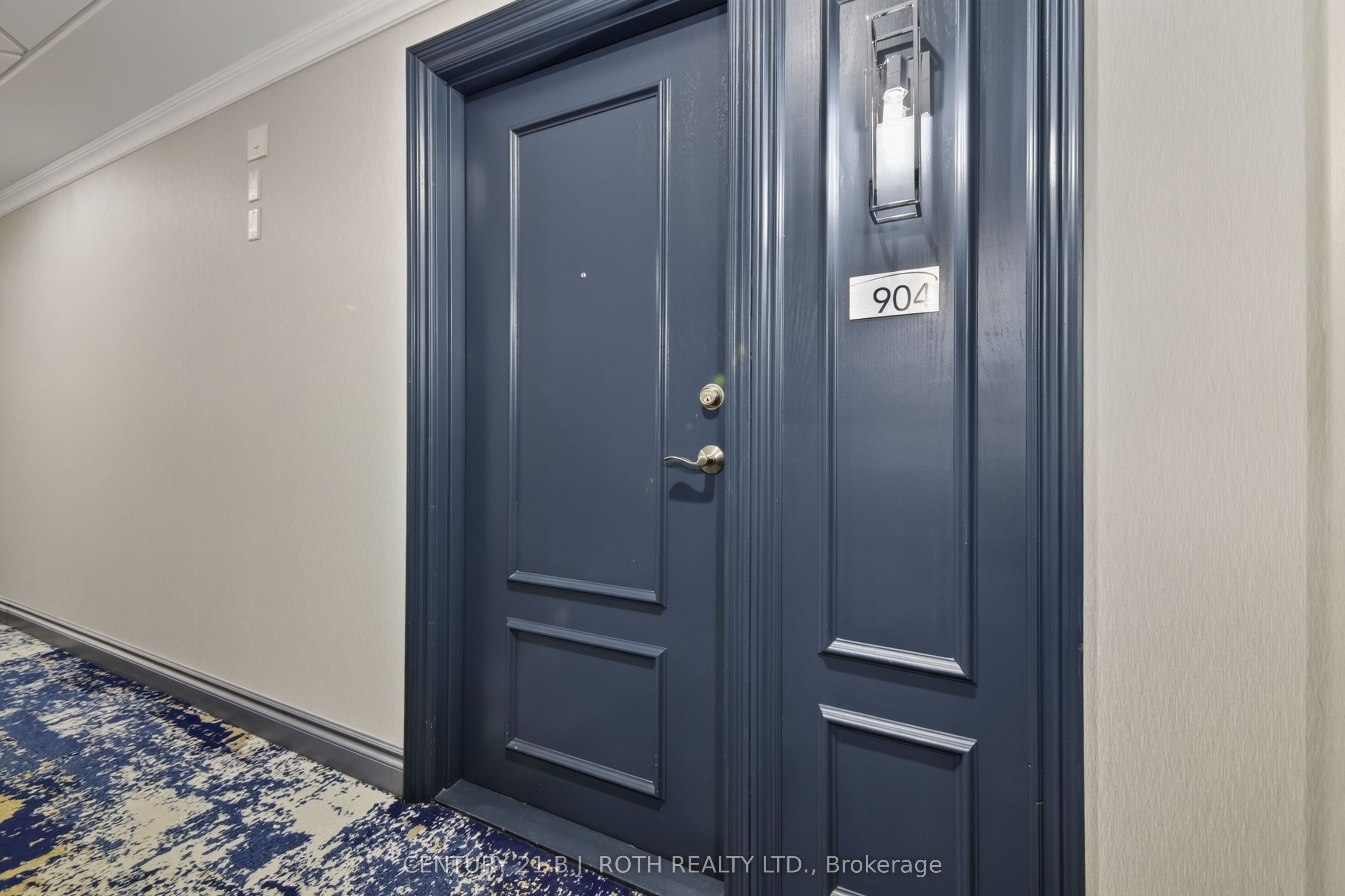 33 Ellen Street 904