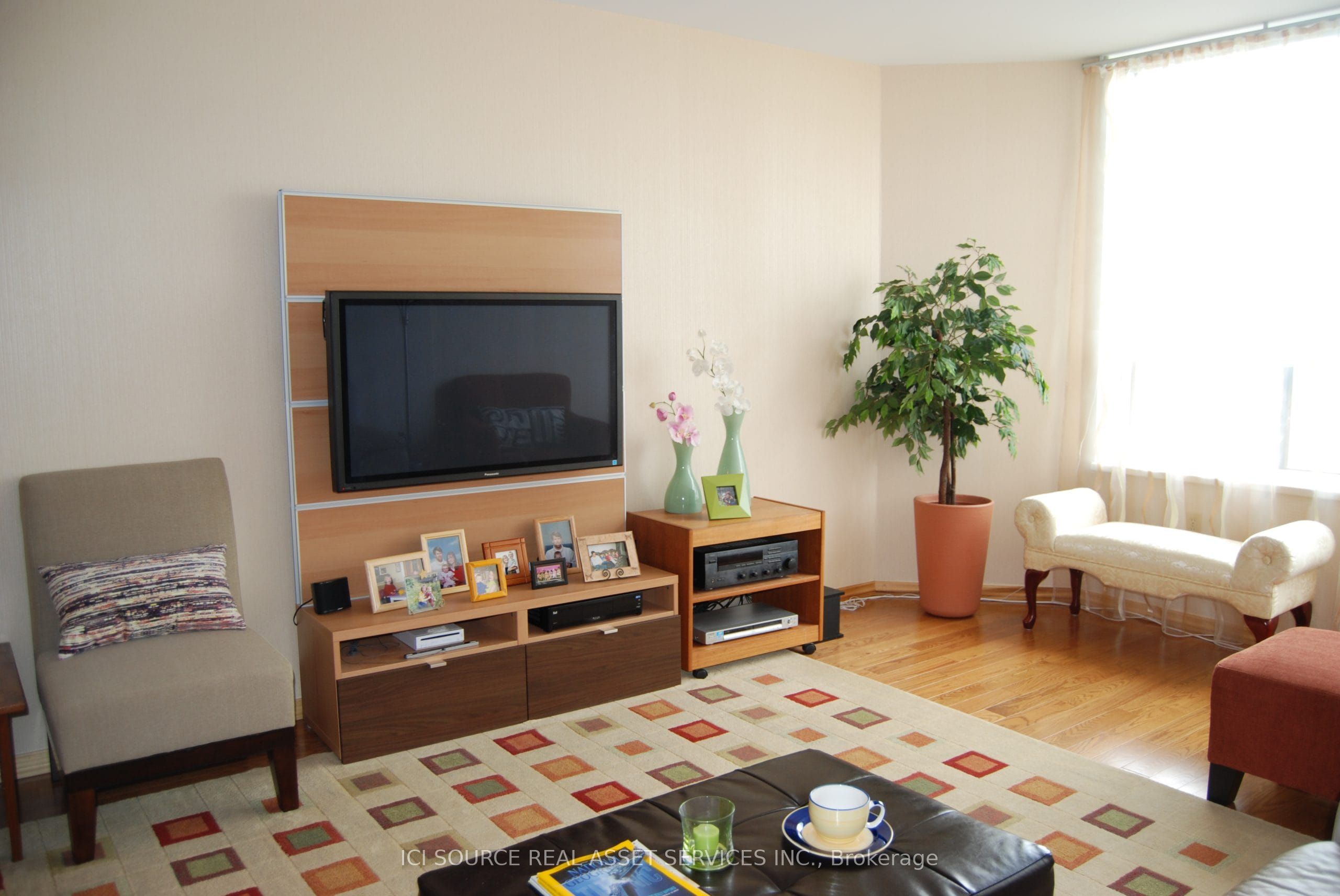 1270 Maple Crossing Boulevard 905