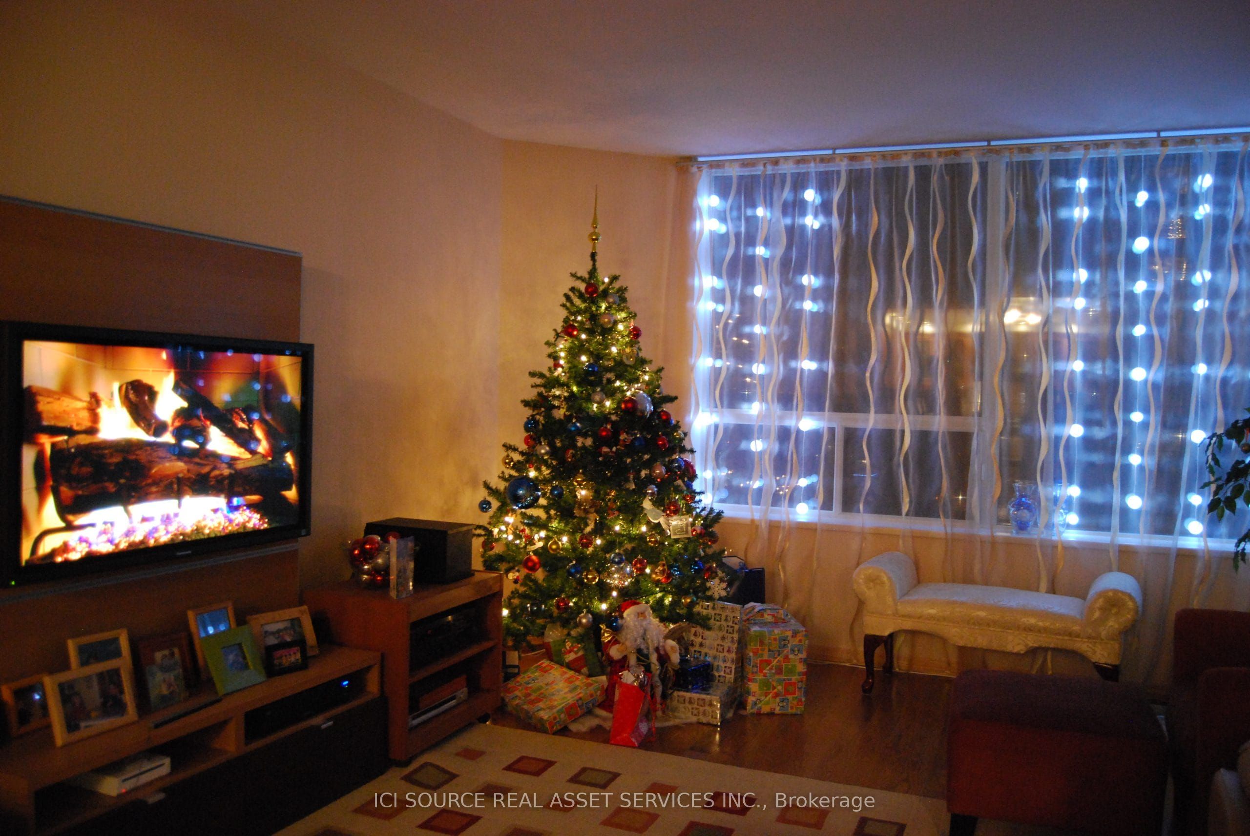 1270 Maple Crossing Boulevard 905