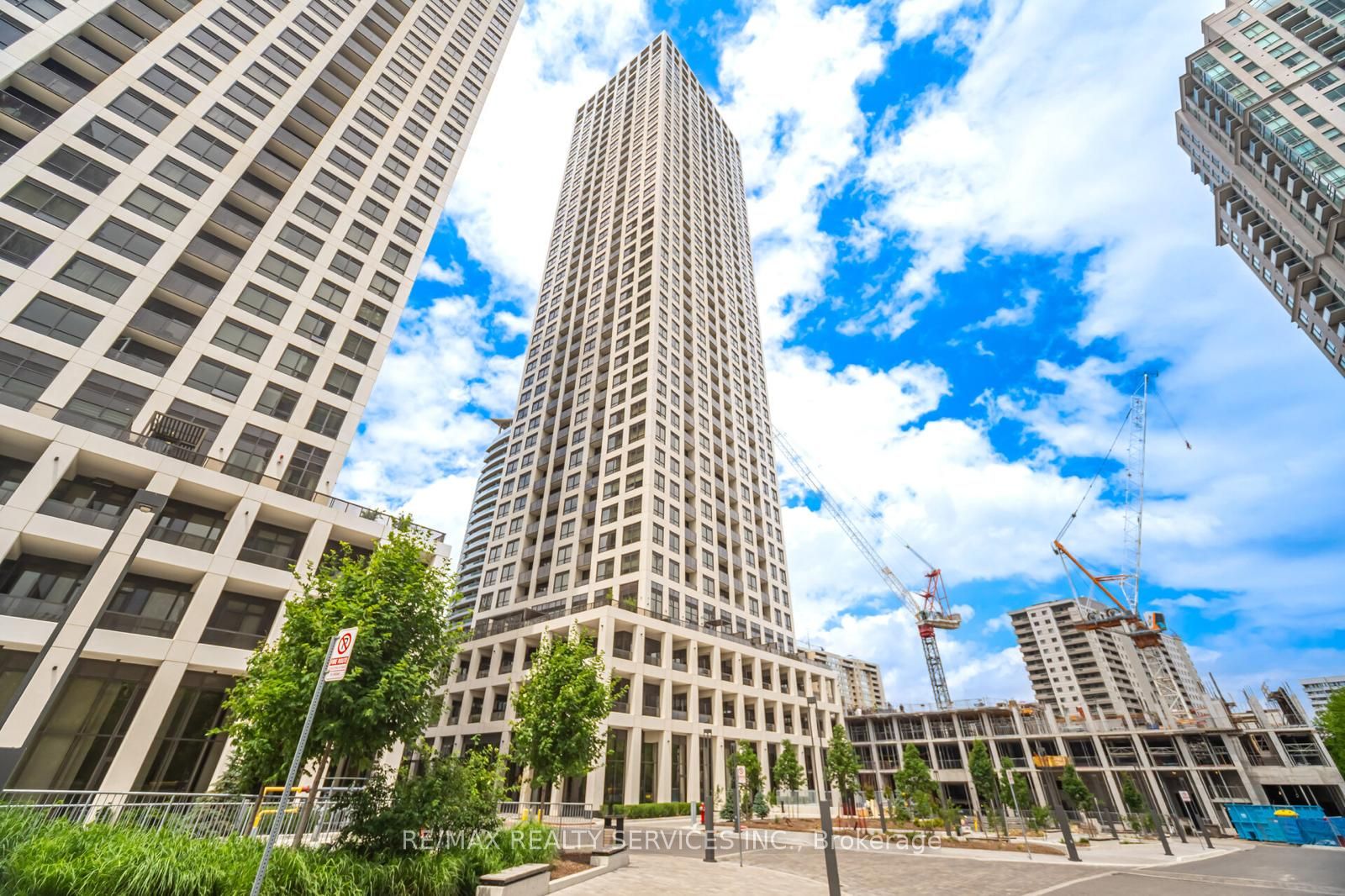 30 Elm Drive W 1811