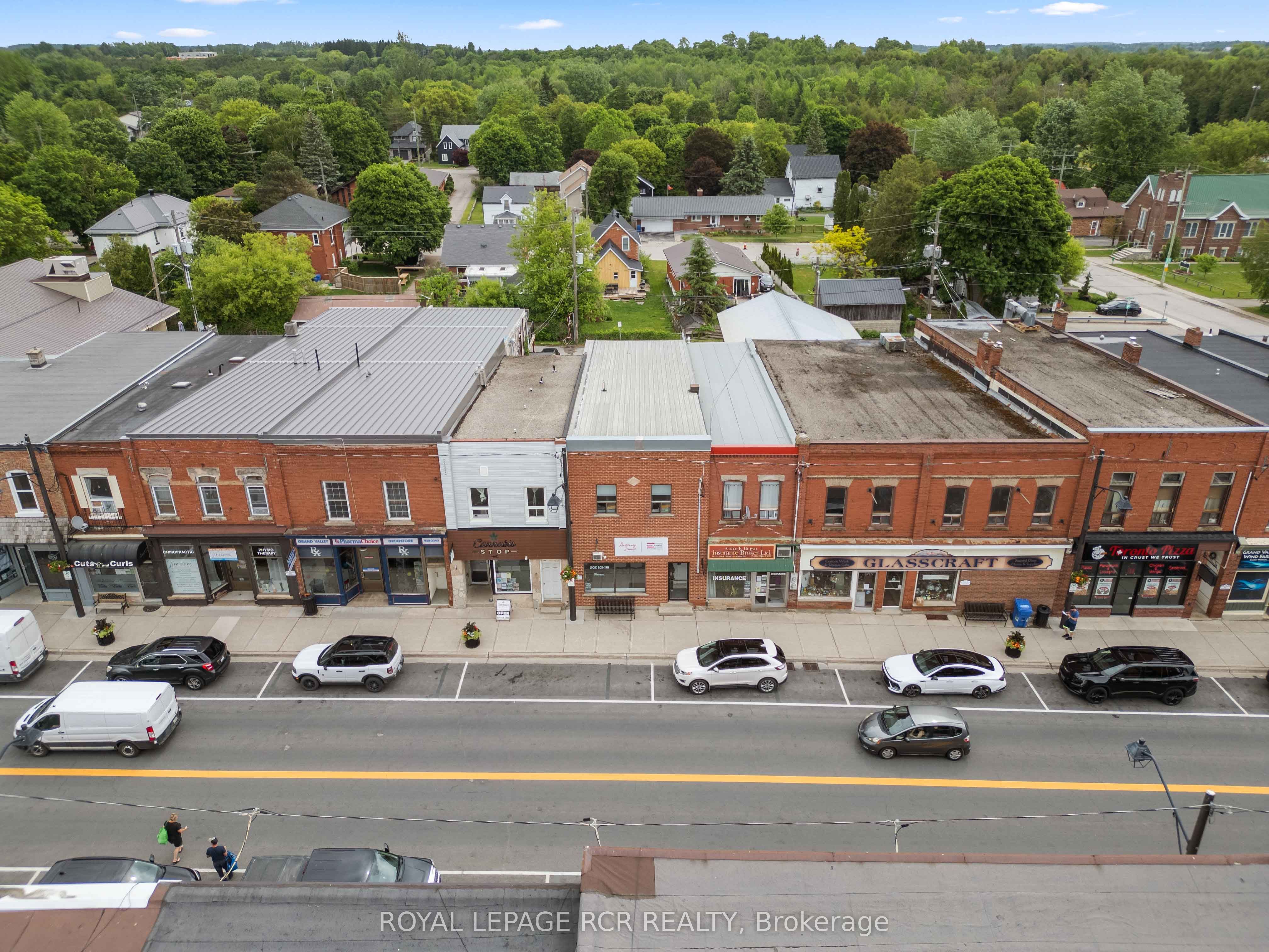 27 Main Street S