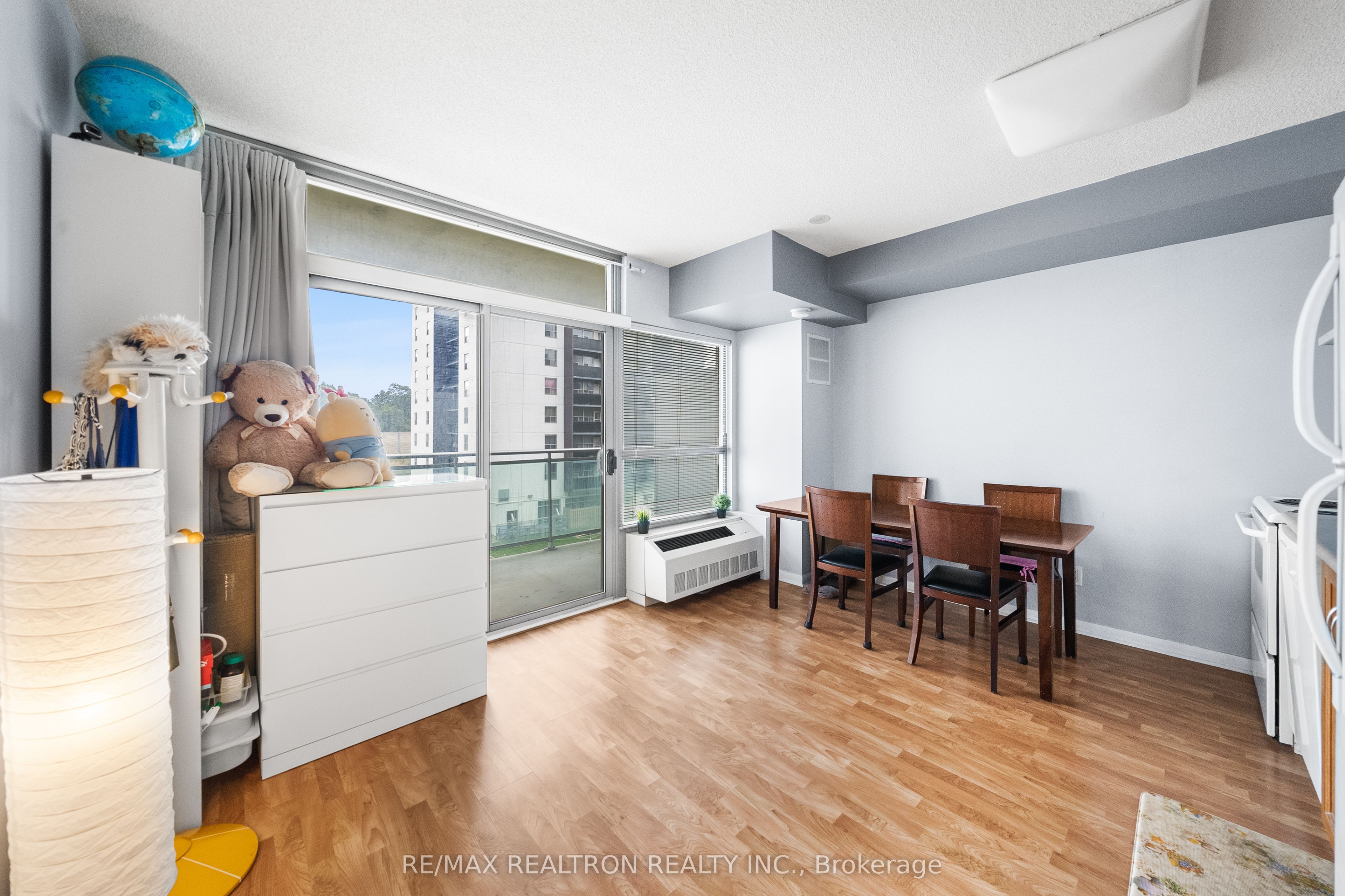 2464 Weston Road 405