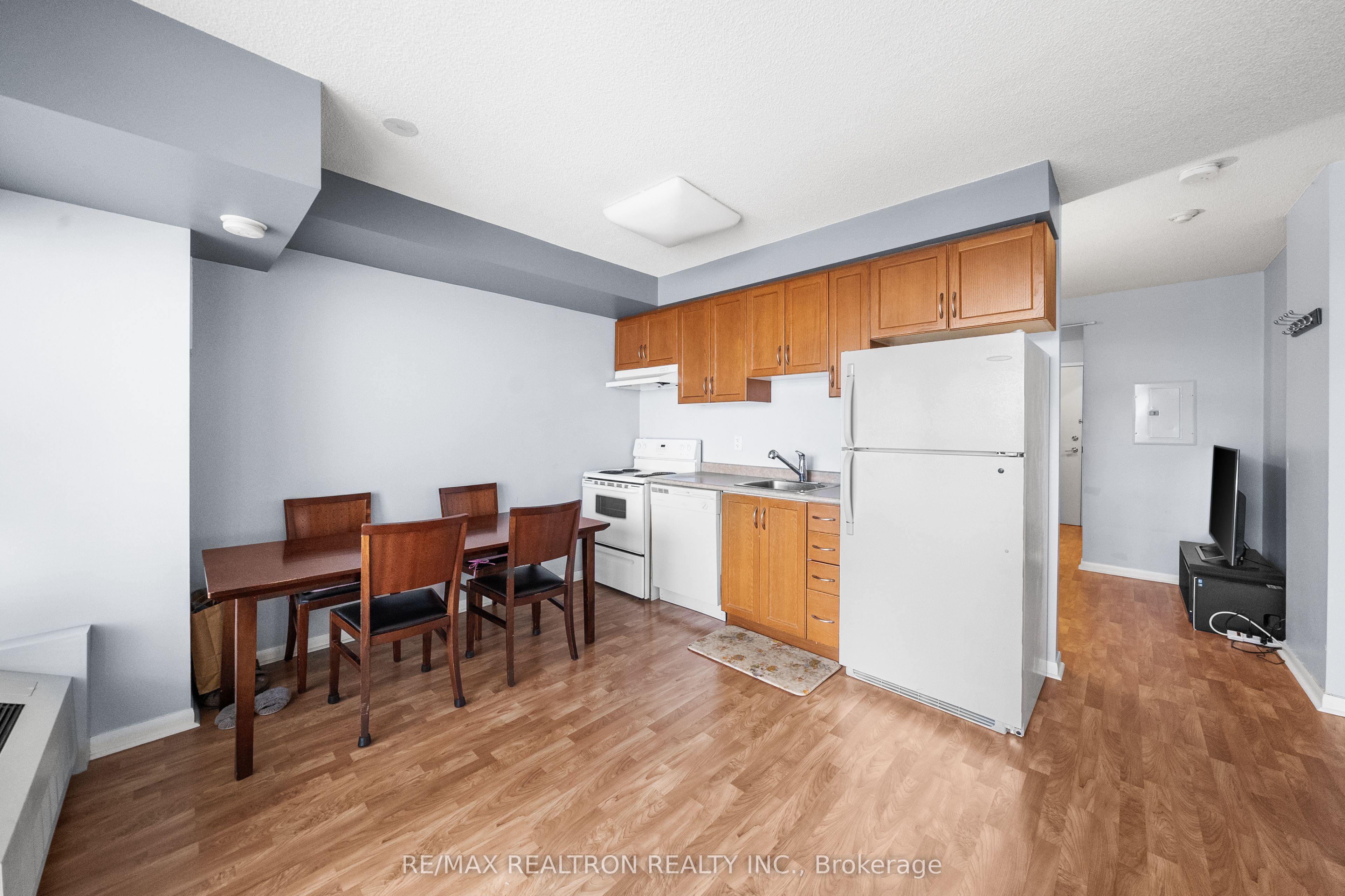 2464 Weston Road 405