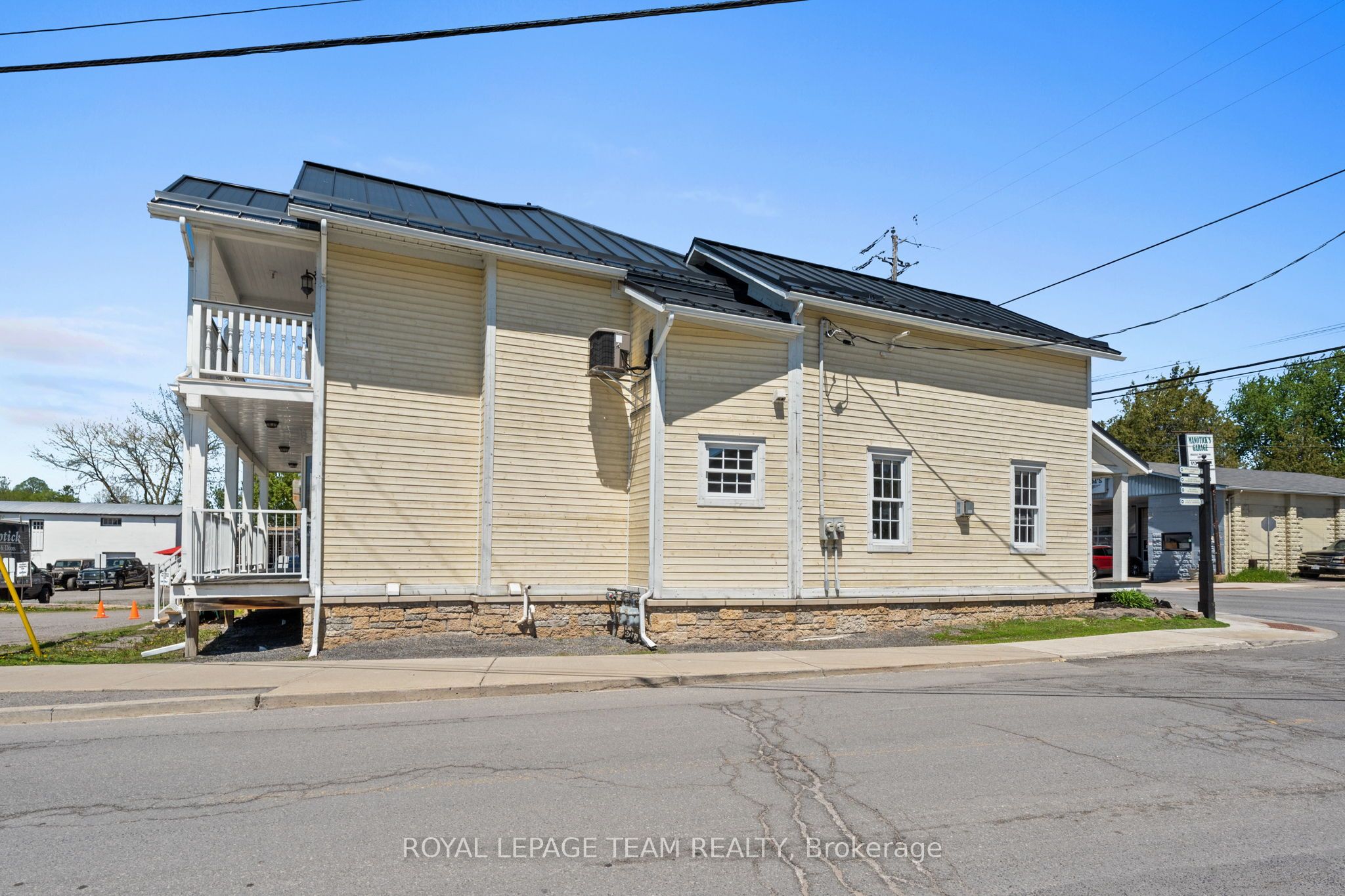 5550 Manotick Main Street