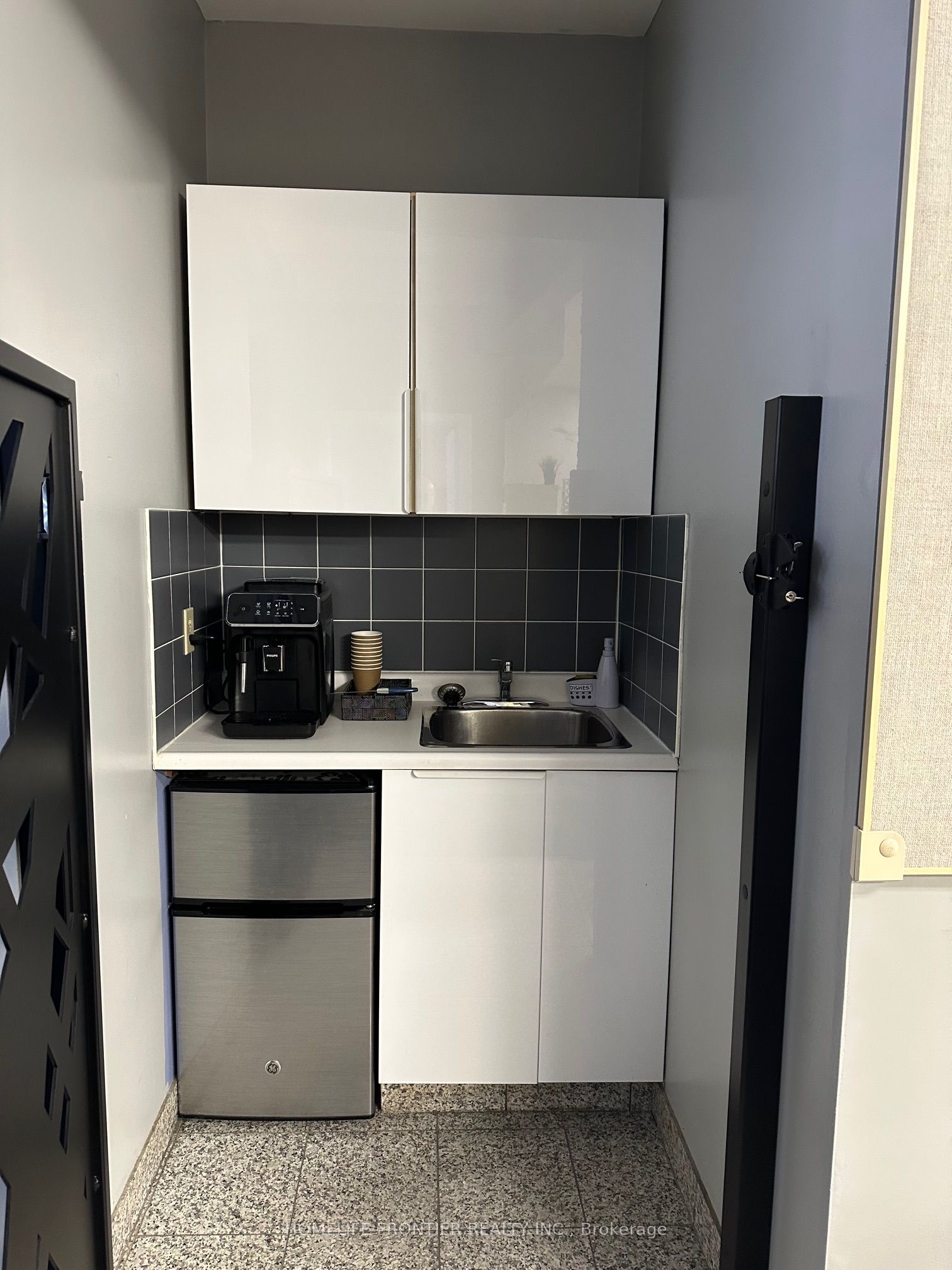 200 Edgeley Boulevard E 9