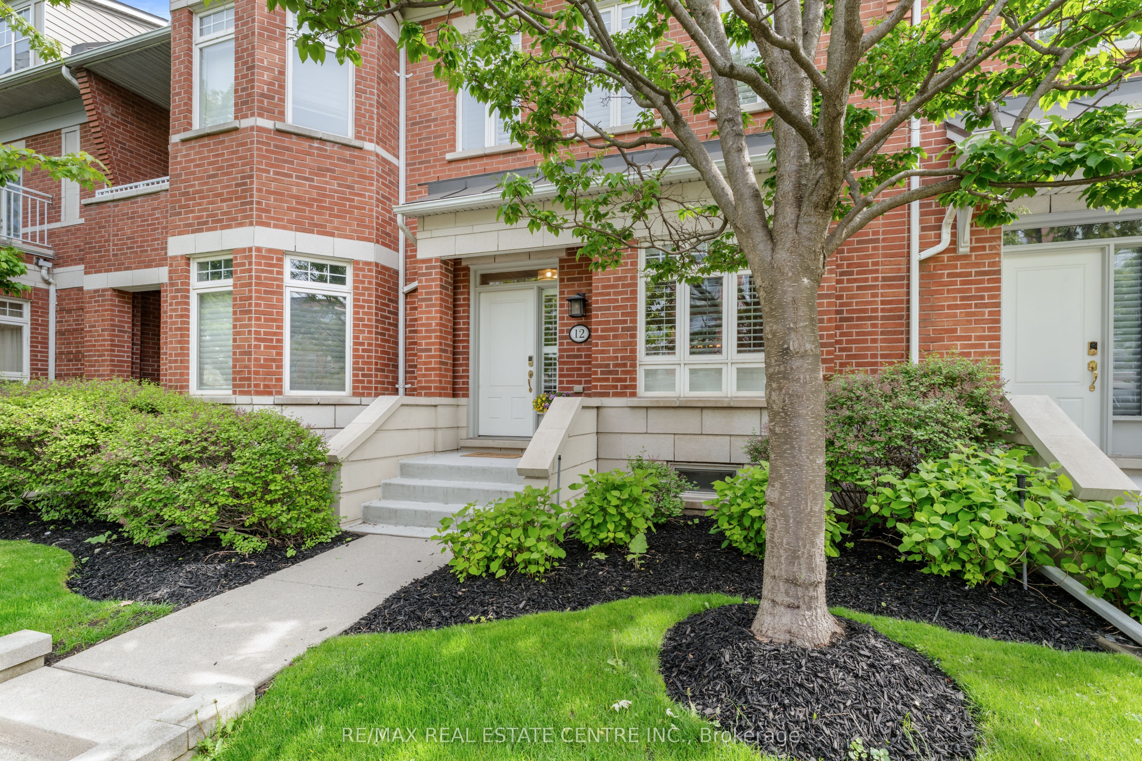 12 St Lawrence Drive