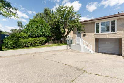 676 Abana Road Mississauga ON L5A 1H4