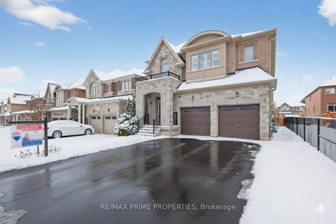 32 Frederick Taylor Way East Gwillimbury ON L0G 1M0
