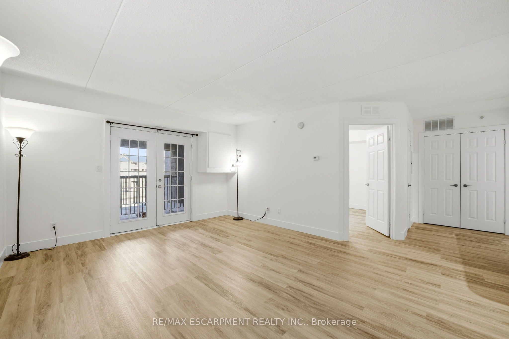 1411 Walkers Line 308