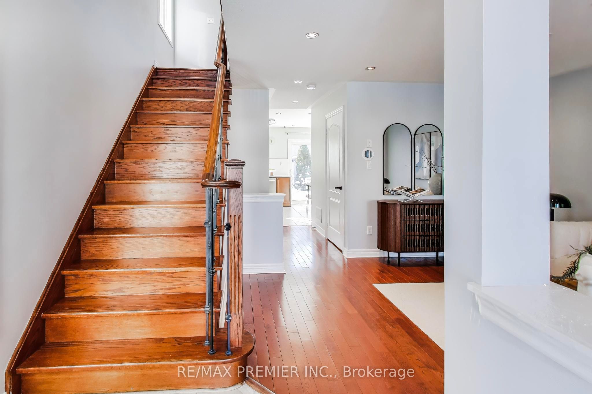 135 Richard Coulson Crescent