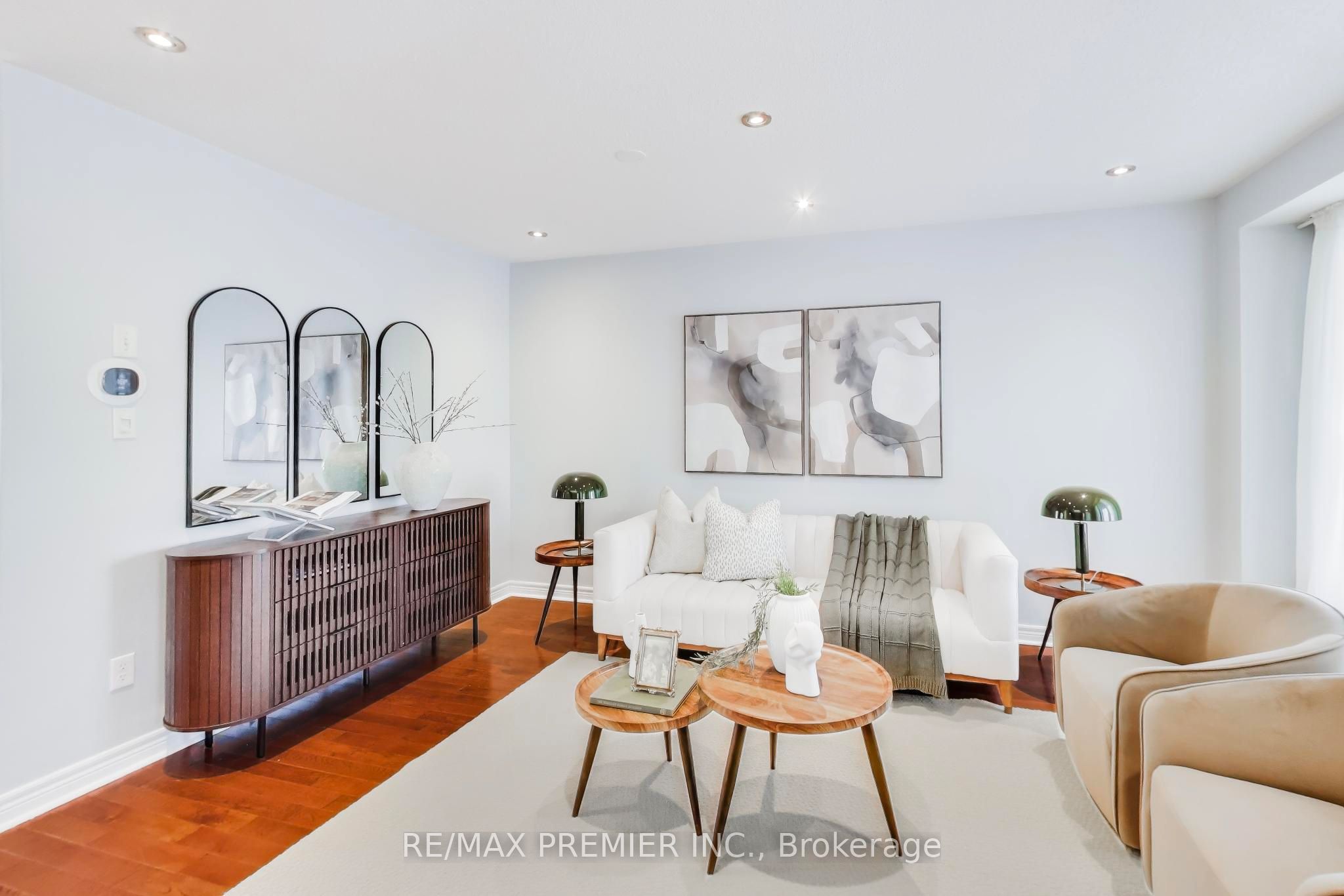 135 Richard Coulson Crescent