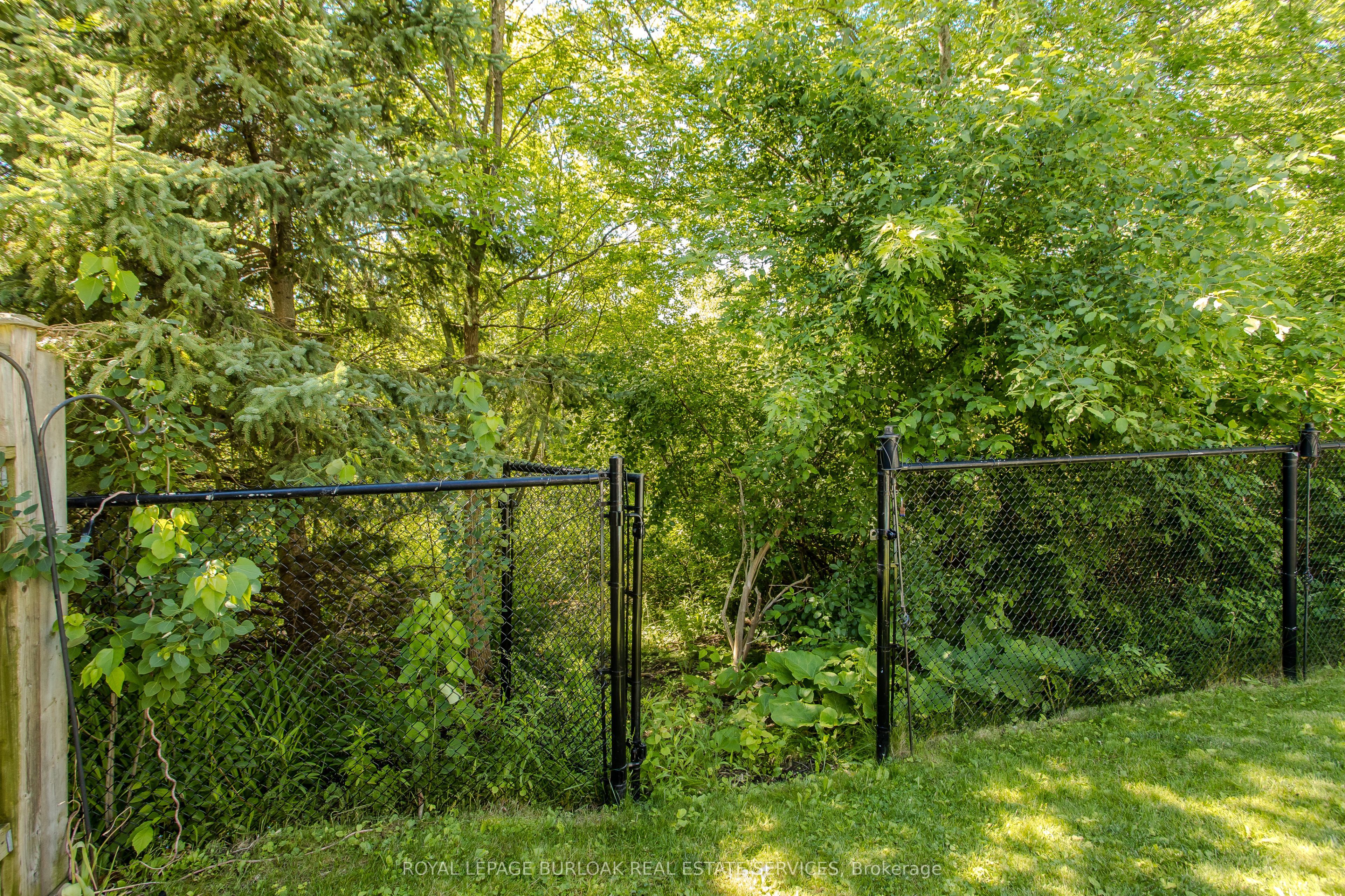 5174 Ravine Crescent