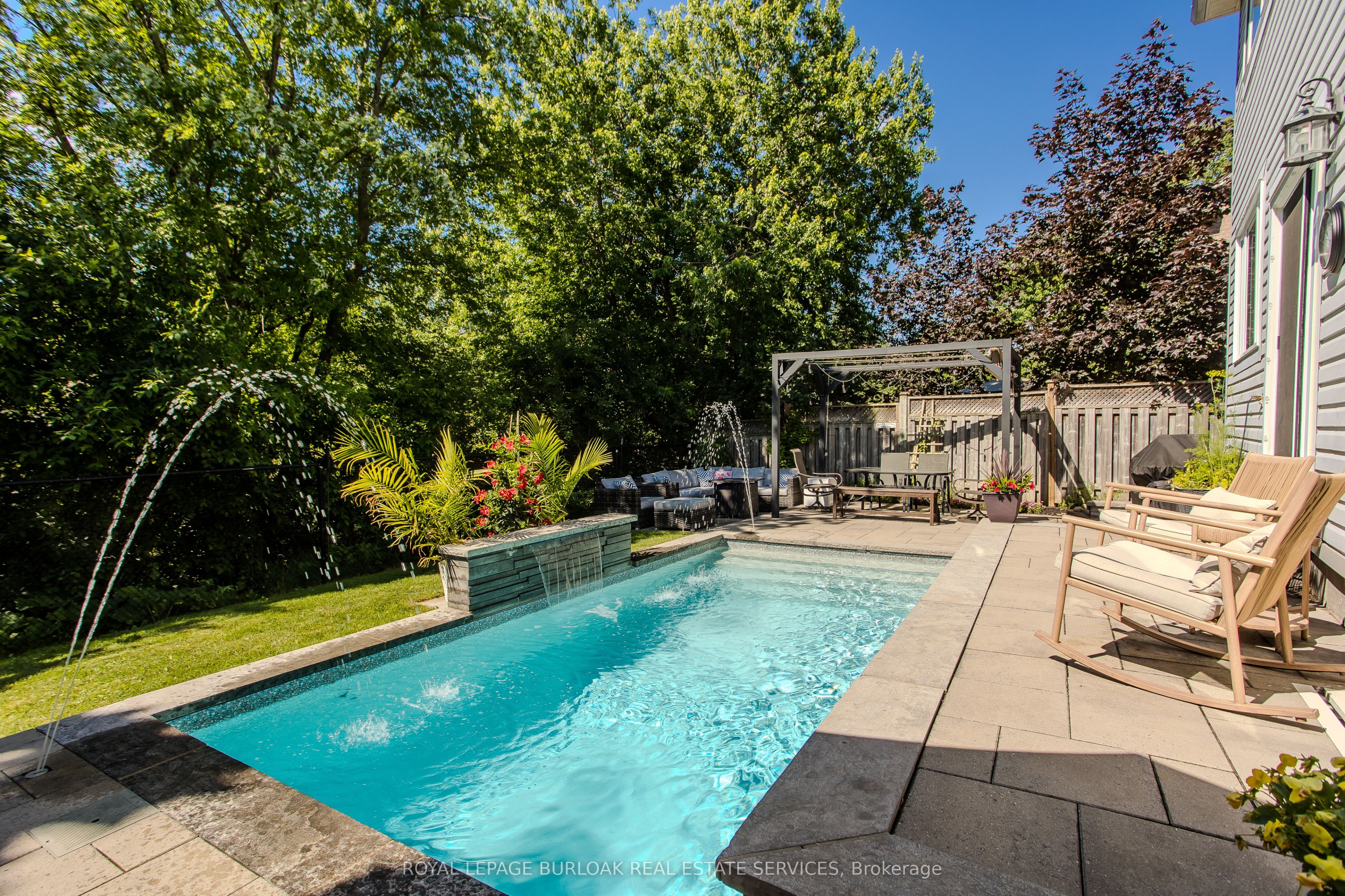 5174 Ravine Crescent