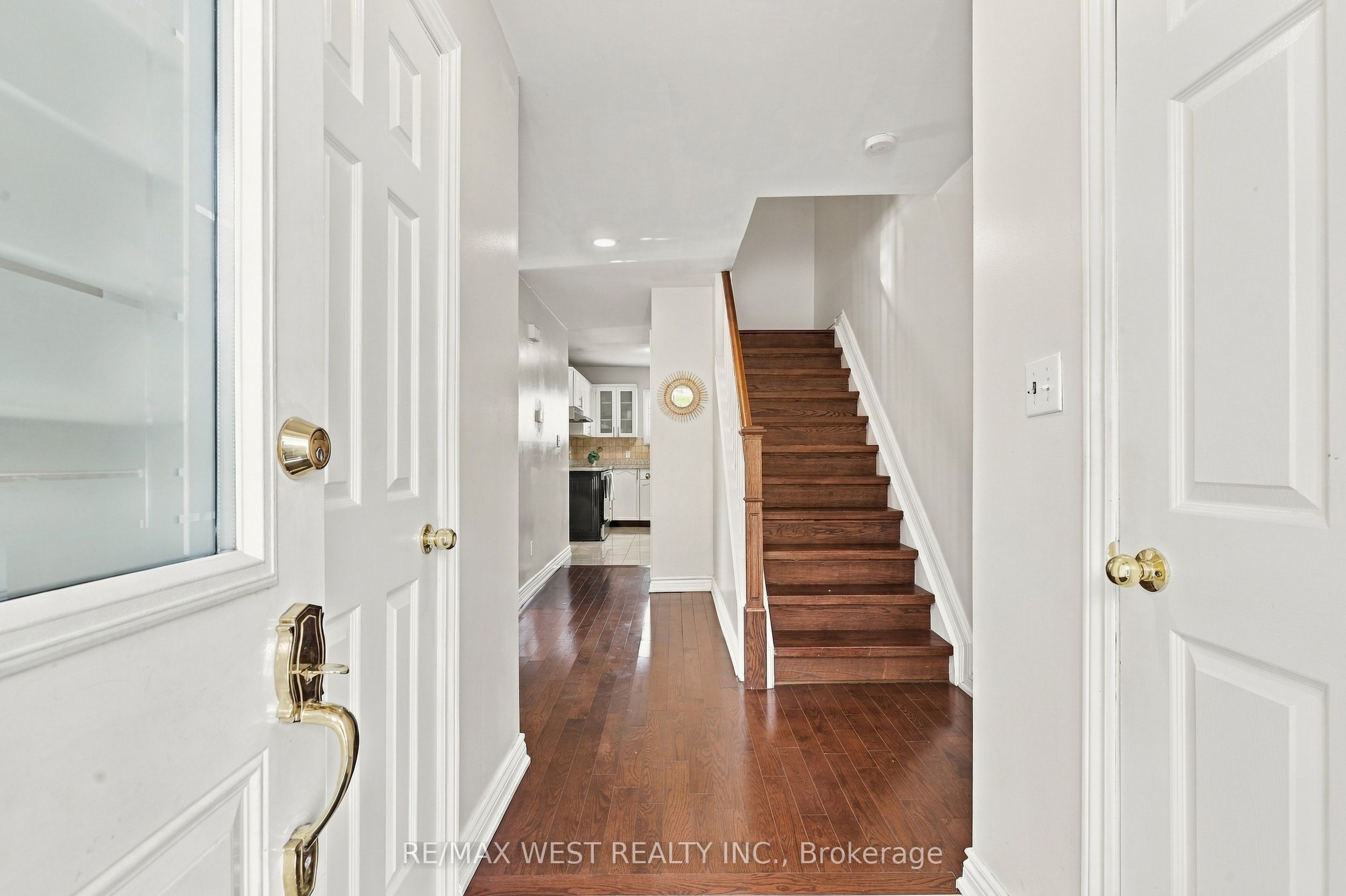 12 Waverly Street S