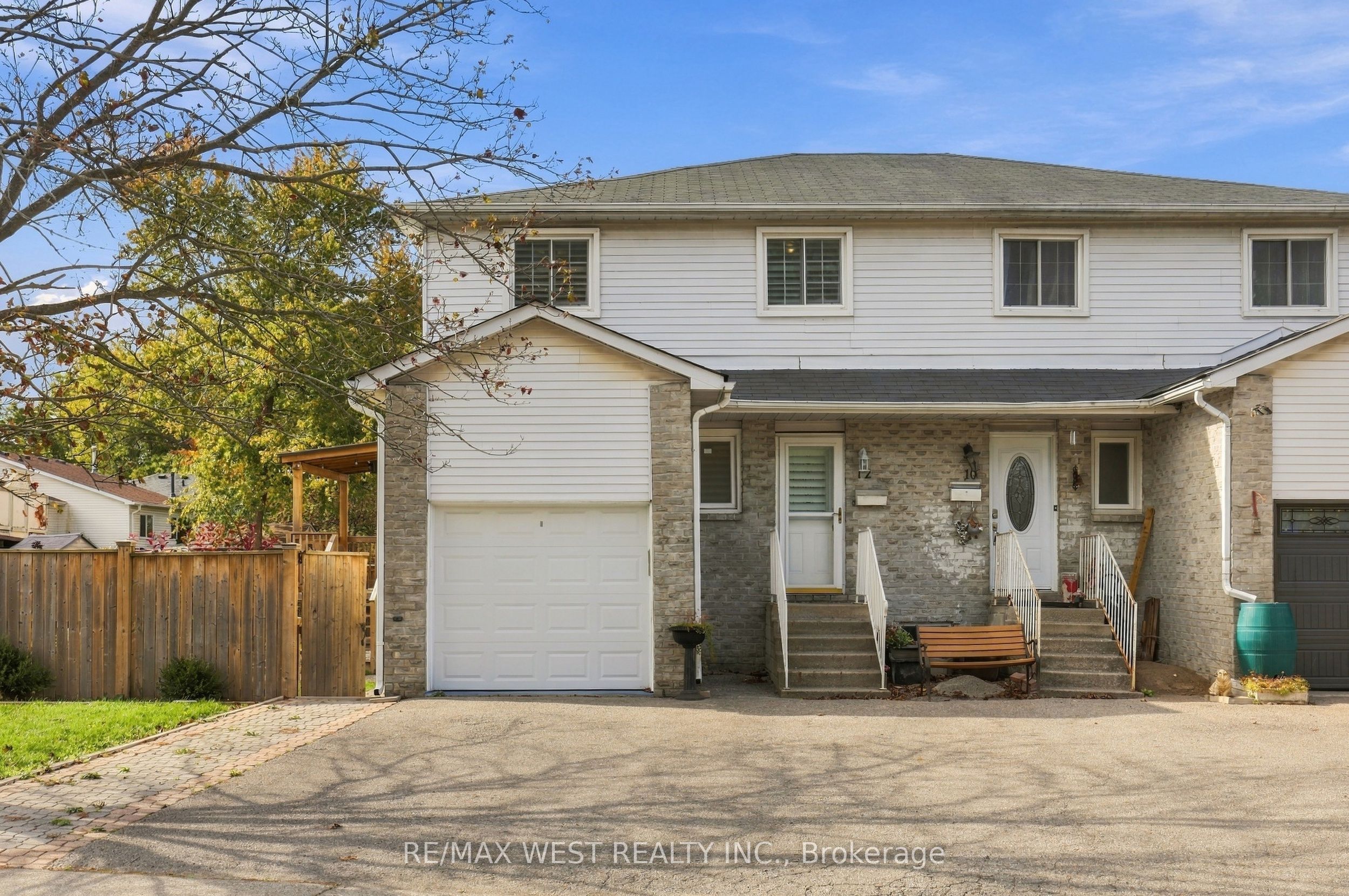 12 Waverly Street S