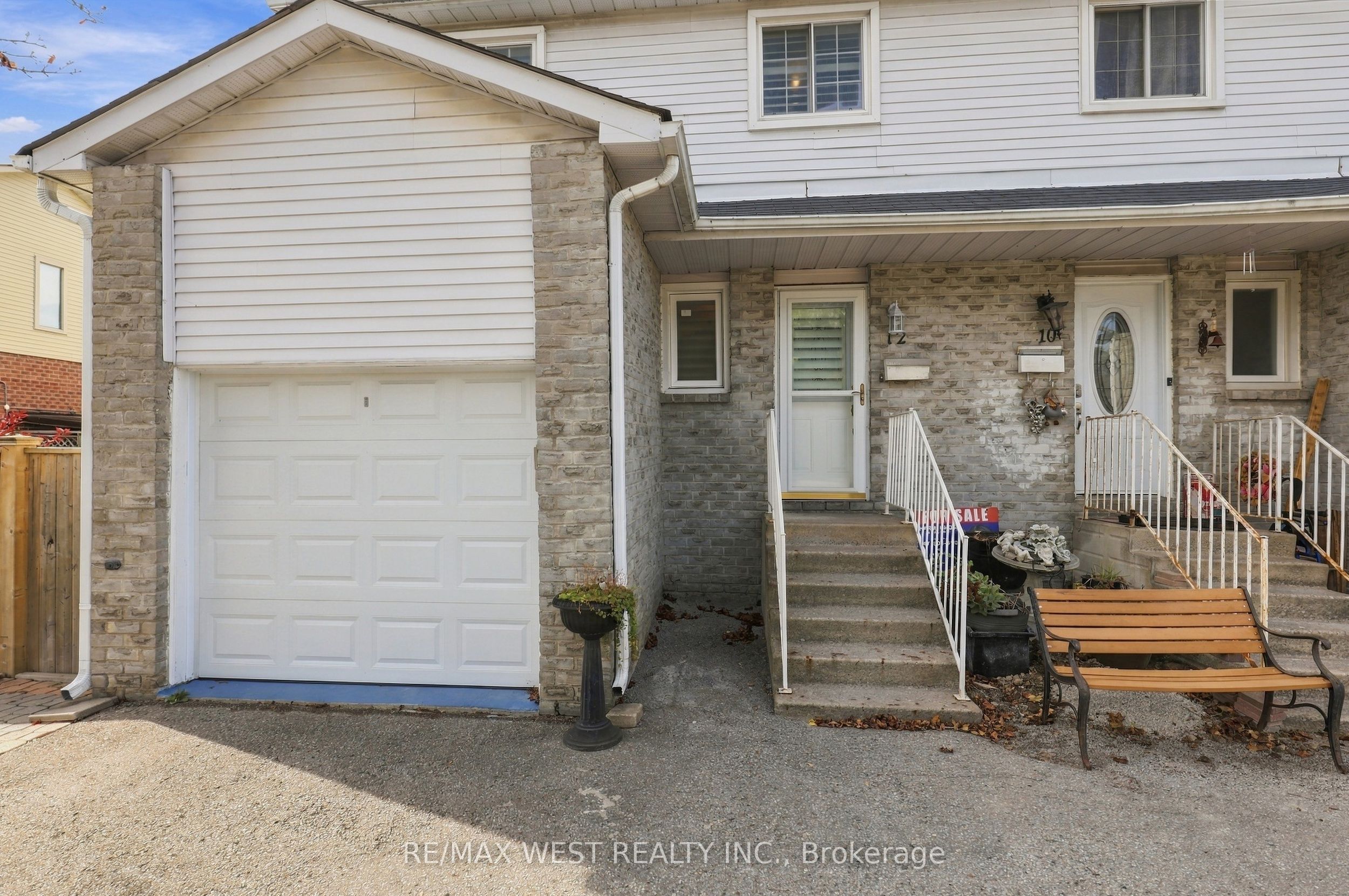 12 Waverly Street S