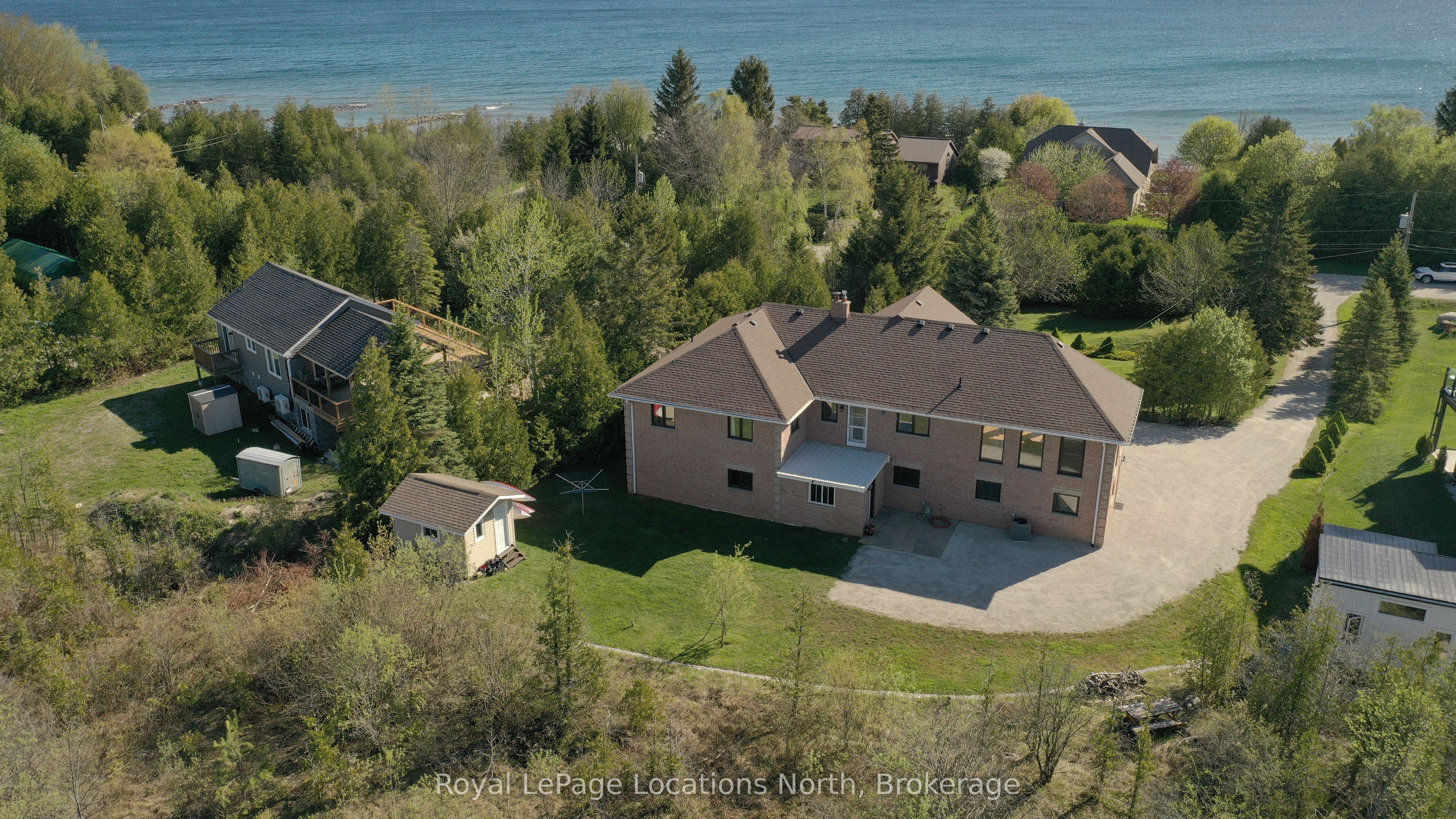 252 Lakeshore Road N