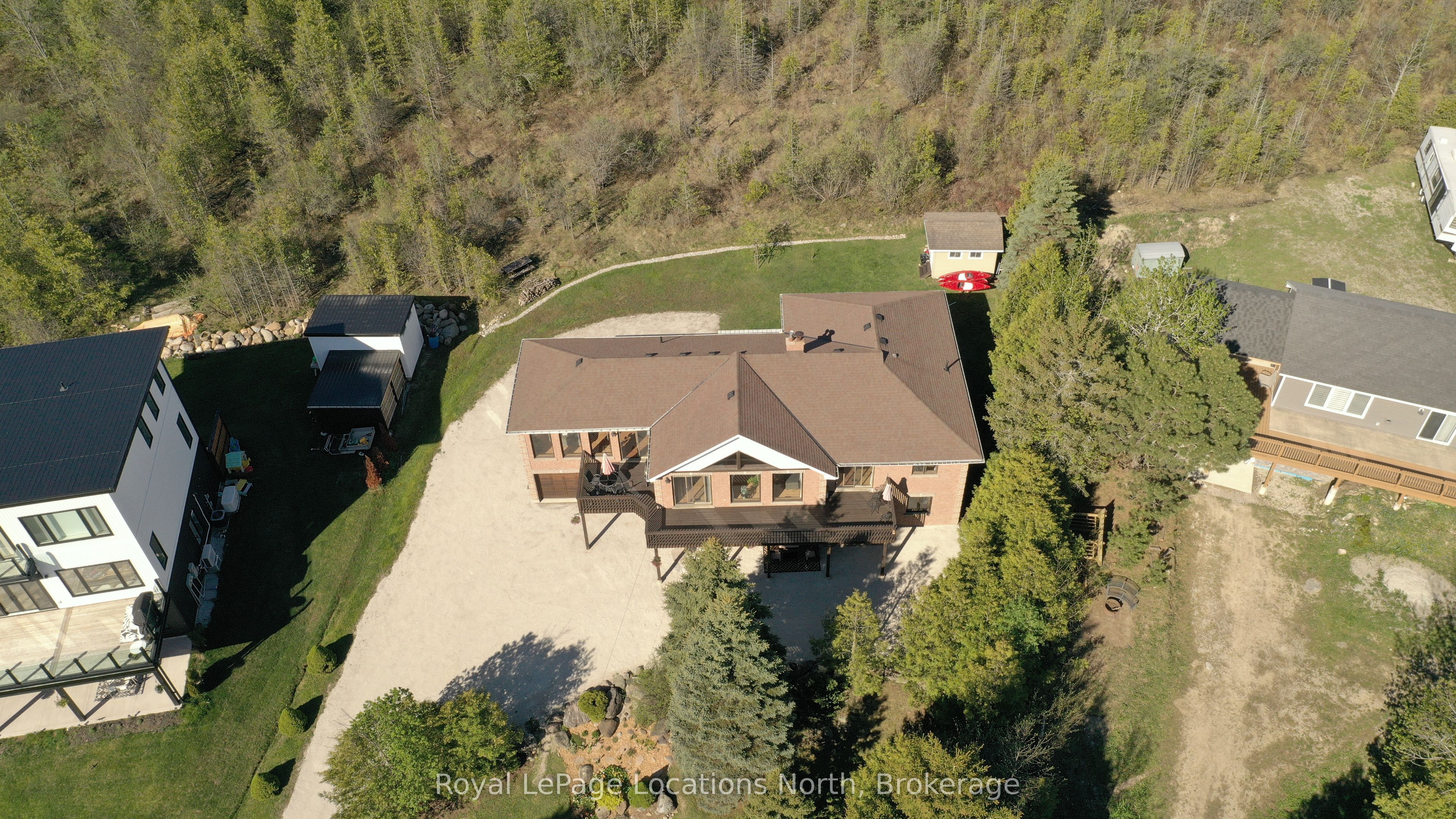 252 Lakeshore Road N