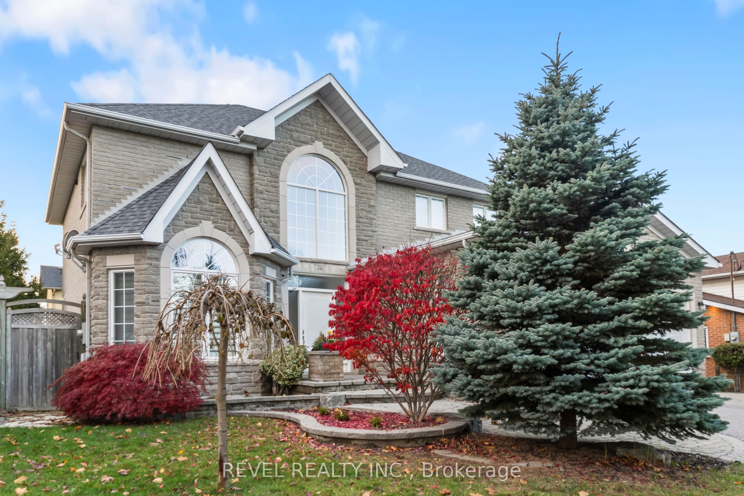 70 Applewood Crescent